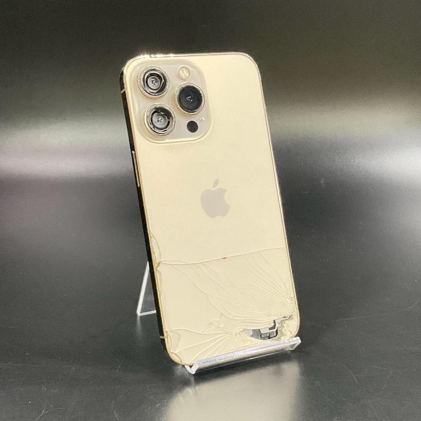 【最速発送】Apple iPhone iPhone 13 Pro 256GB ゴールド au 白ロム【難有】 76%