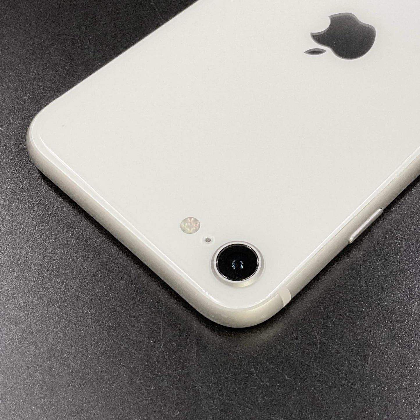 【全額返金保証】【最速発送】Apple iPhone iPhone SE（第3世代） 64GB スターライト au 白ロム 動作確認済 84%