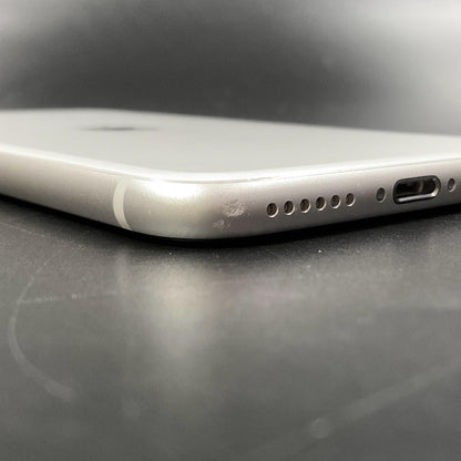 【全額返金保証】【最速発送】Apple iPhone iPhone SE（第3世代） 64GB スターライト au 白ロム 動作確認済 84%