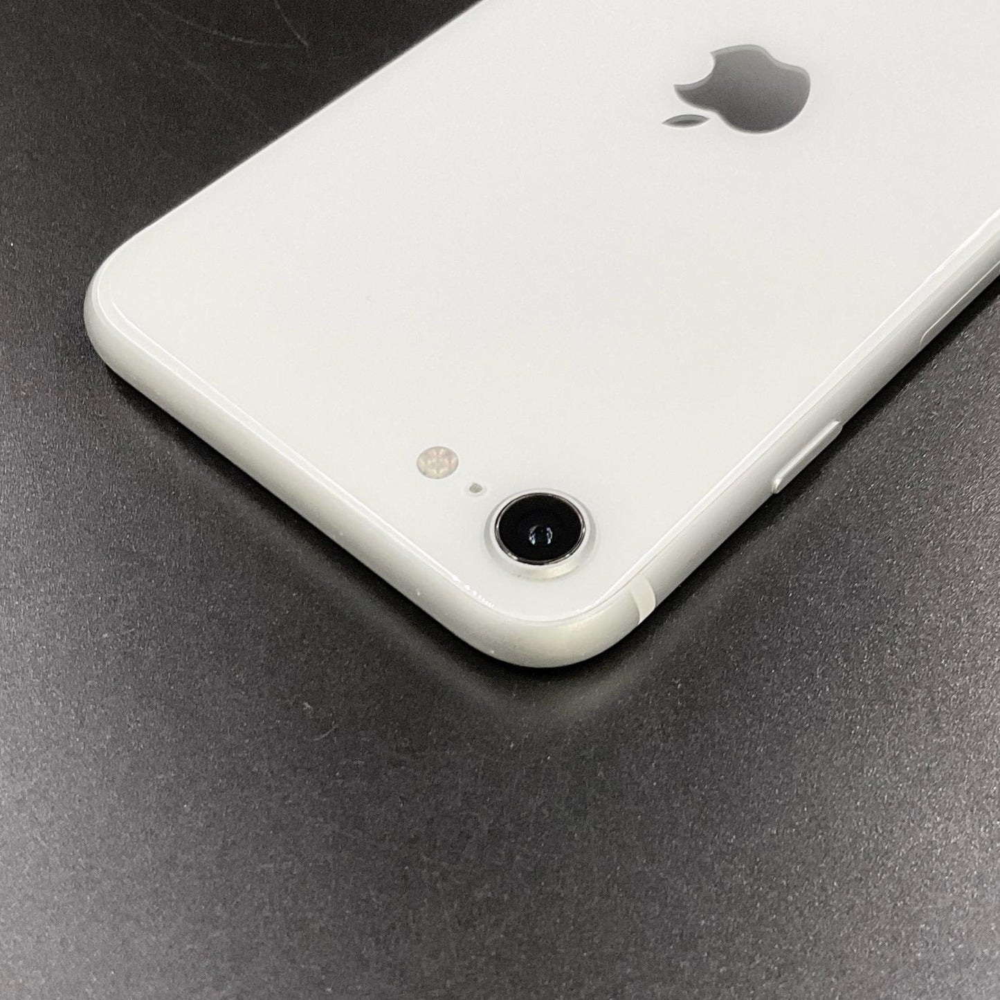 【全額返金保証】【最速発送】Apple iPhone iPhone SE（第2世代） 128GB ホワイト SIMフリー 白ロム 動作確認済 73%