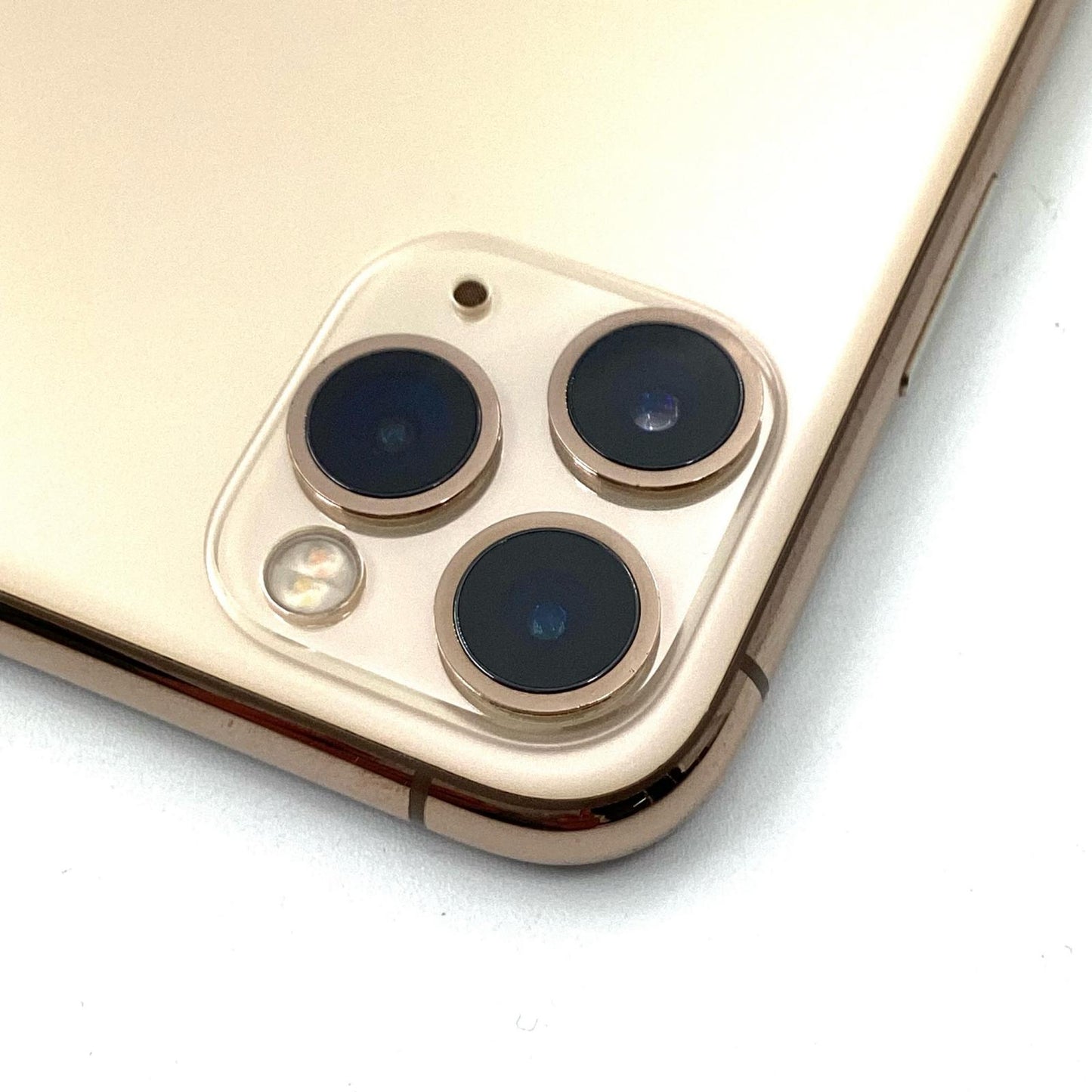 【全額返金保証】【最速発送】Apple iPhone iPhone 11 Pro Max 64GB ゴールド au SIMフリー 白ロム 動作確認済 75%