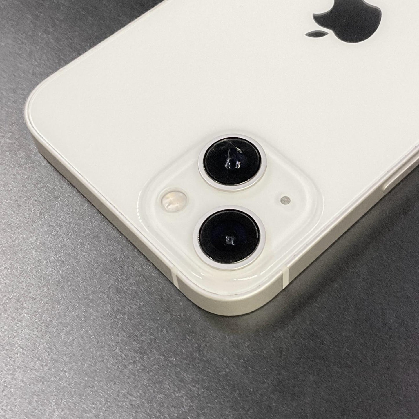 【全額返金保証】【最速発送】Apple iPhone iPhone 13 256GB スターライト docomo 白ロム 動作確認済 75%