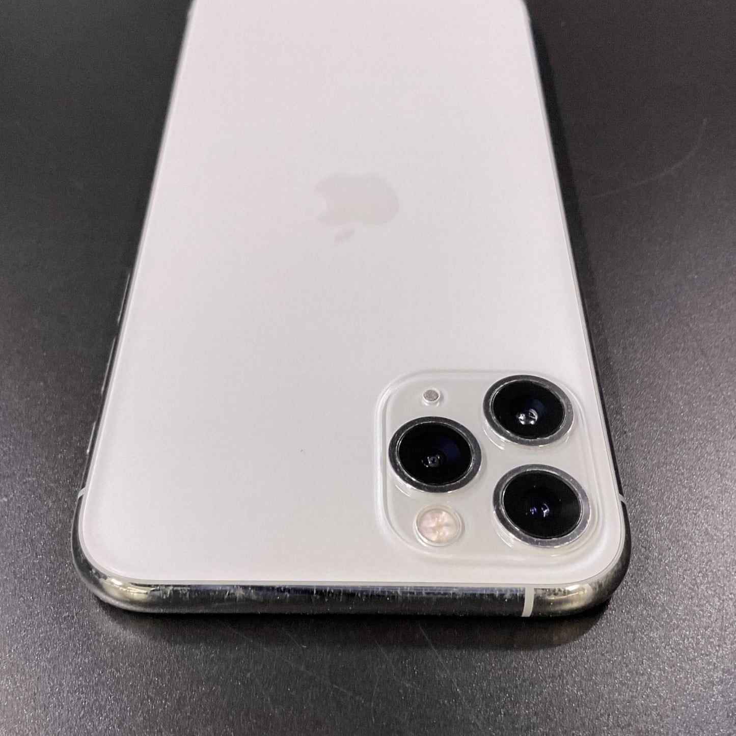 【最速発送】Apple iPhone iPhone 11 Pro 256GB シルバー docomo 白ロム【難有】 72%
