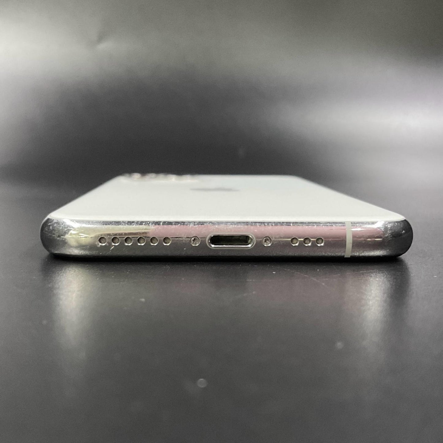 【最速発送】Apple iPhone iPhone 11 Pro 256GB シルバー docomo 白ロム【難有】 72%