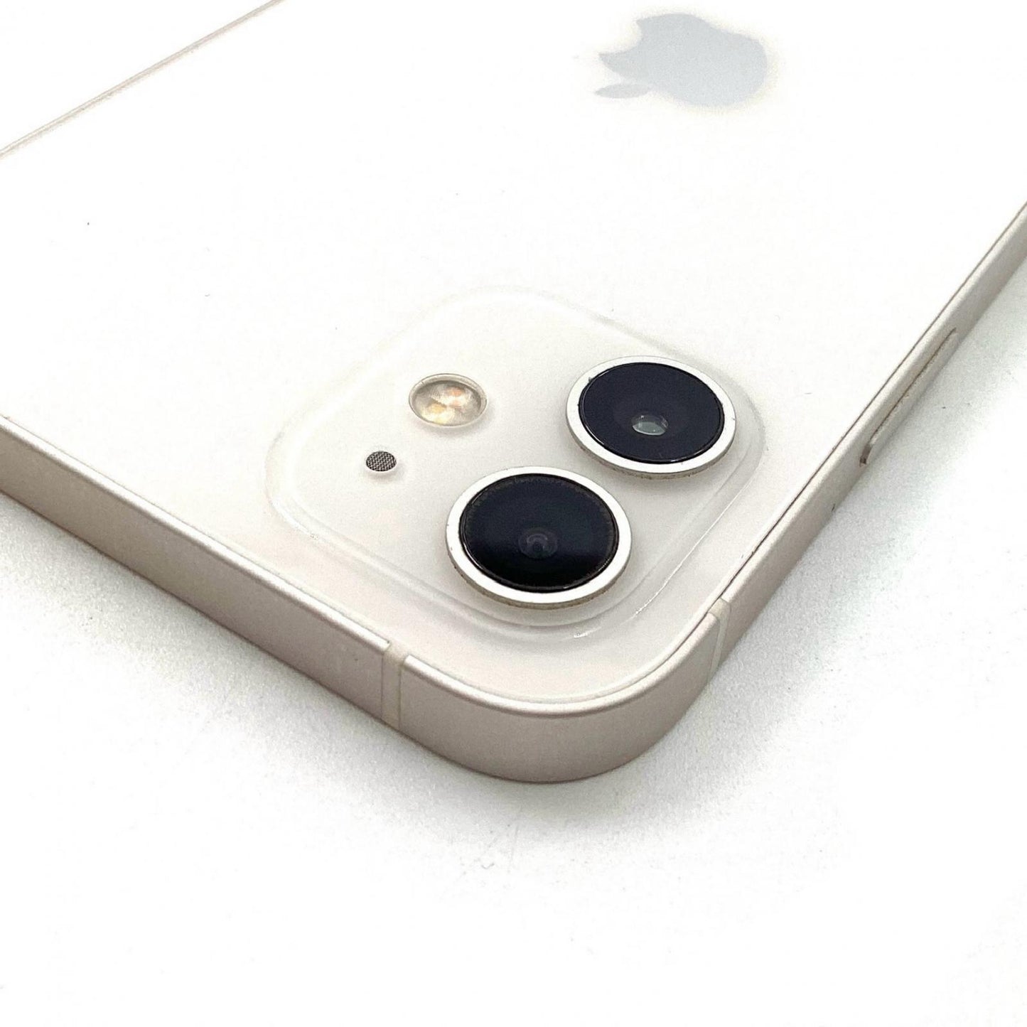 【全額返金保証】【最速発送】Apple iPhone iPhone 12 64GB ホワイト docomo 白ロム 動作確認済 79%
