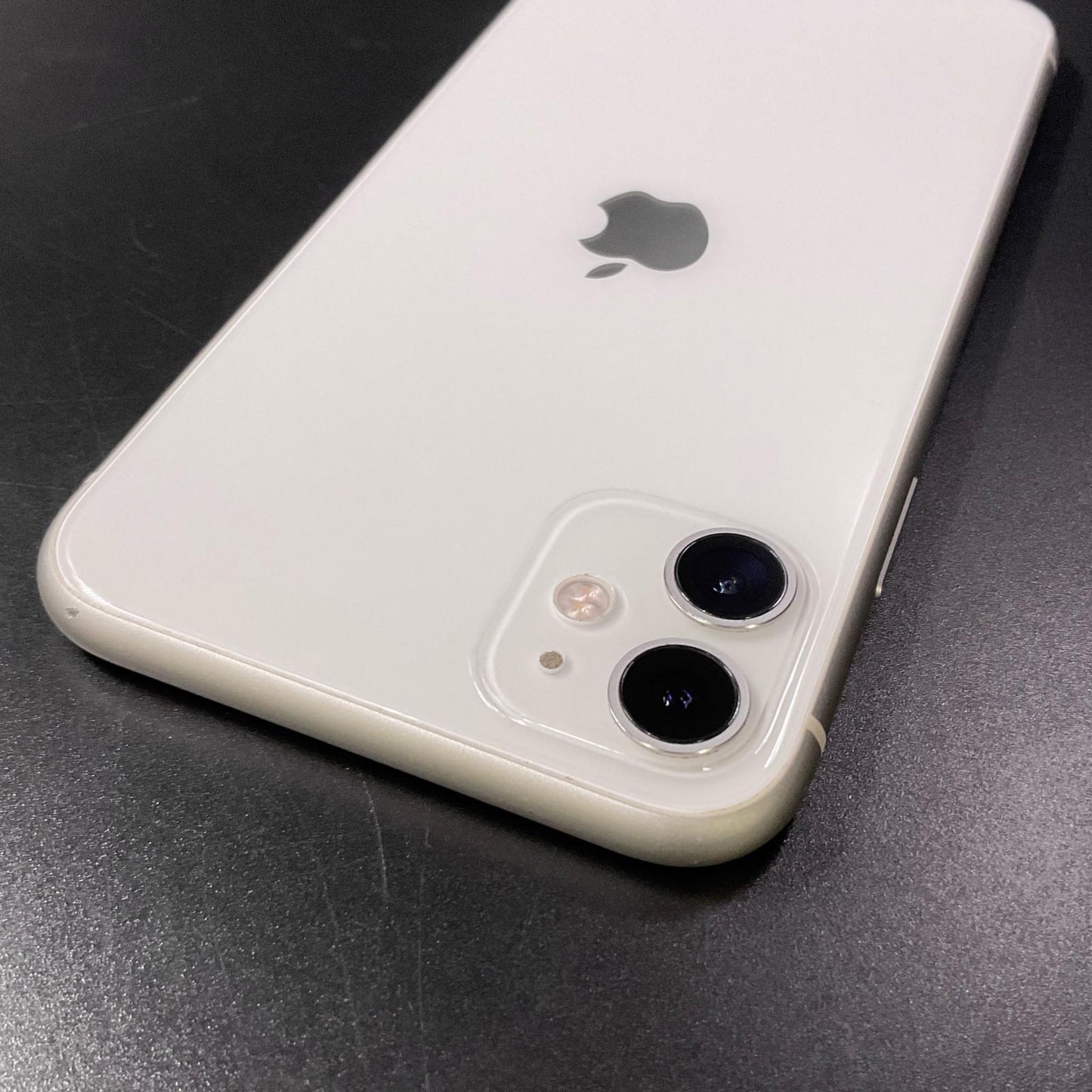 【全額返金保証】【最速発送】Apple iPhone iPhone 11 64GB ホワイト au SIMフリー 白ロム 動作確認済 70%