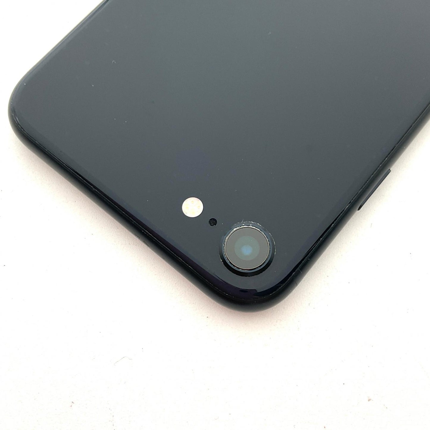 【全額返金保証】【最速発送】Apple iPhone iPhone SE（第3世代） 64GB ミッドナイト au 白ロム 動作確認済 77%