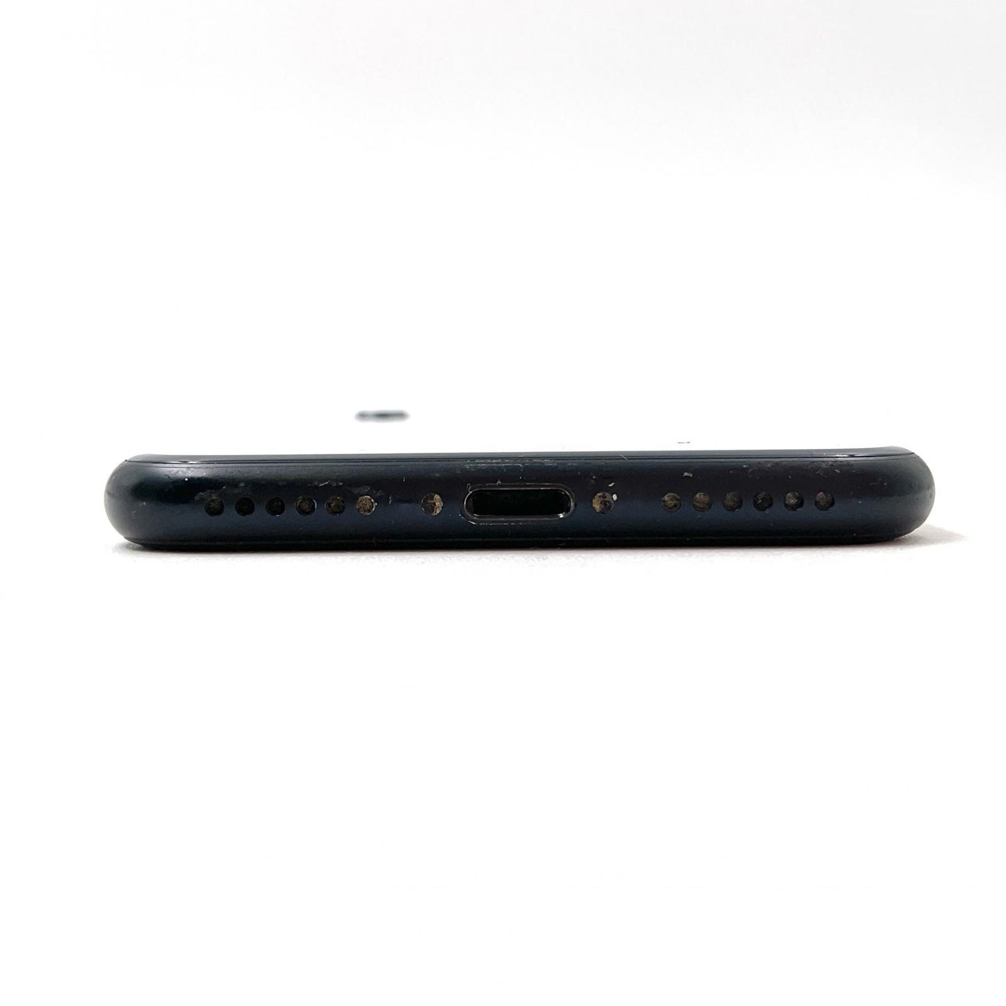 【全額返金保証】【最速発送】Apple iPhone iPhone SE（第3世代） 64GB ミッドナイト au 白ロム 動作確認済 77%