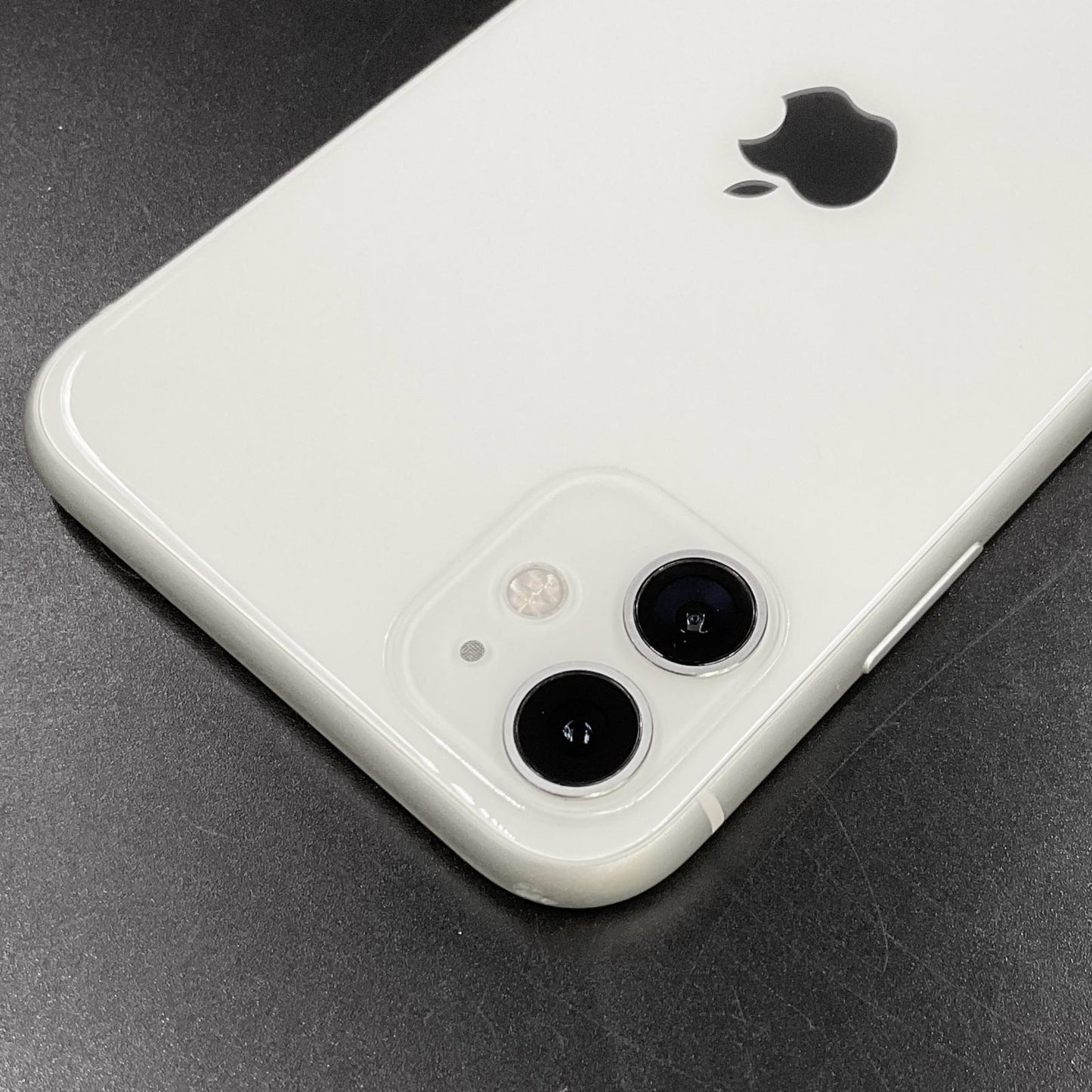 【全額返金保証】【最速発送】Apple iPhone iPhone 11 128GB ホワイト docomo SIMフリー 白ロム 動作確認済 74%