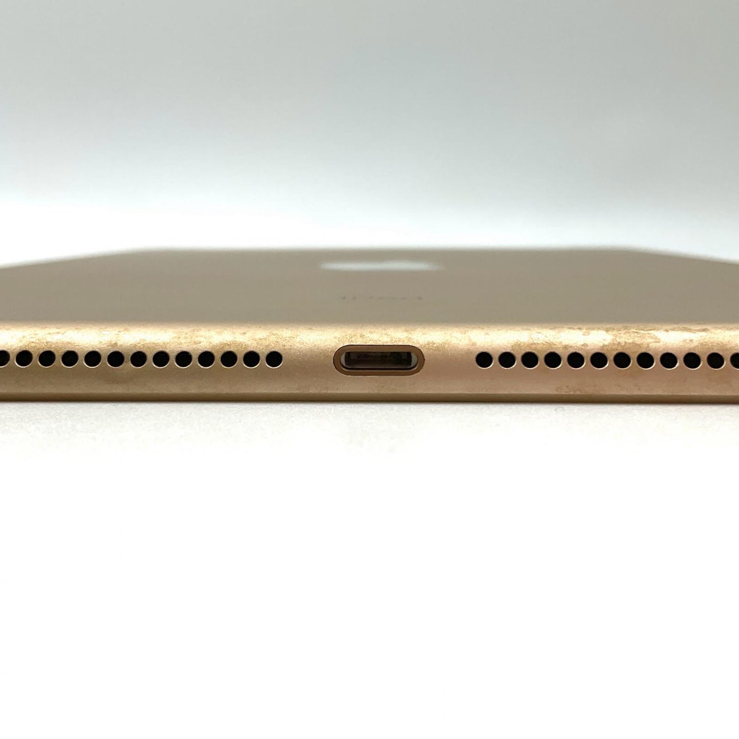 【最速発送】Apple iPad iPad 9.7インチ 第5世代 128GB ゴールド WiFi+Cellular docomo 白ロム【難有】