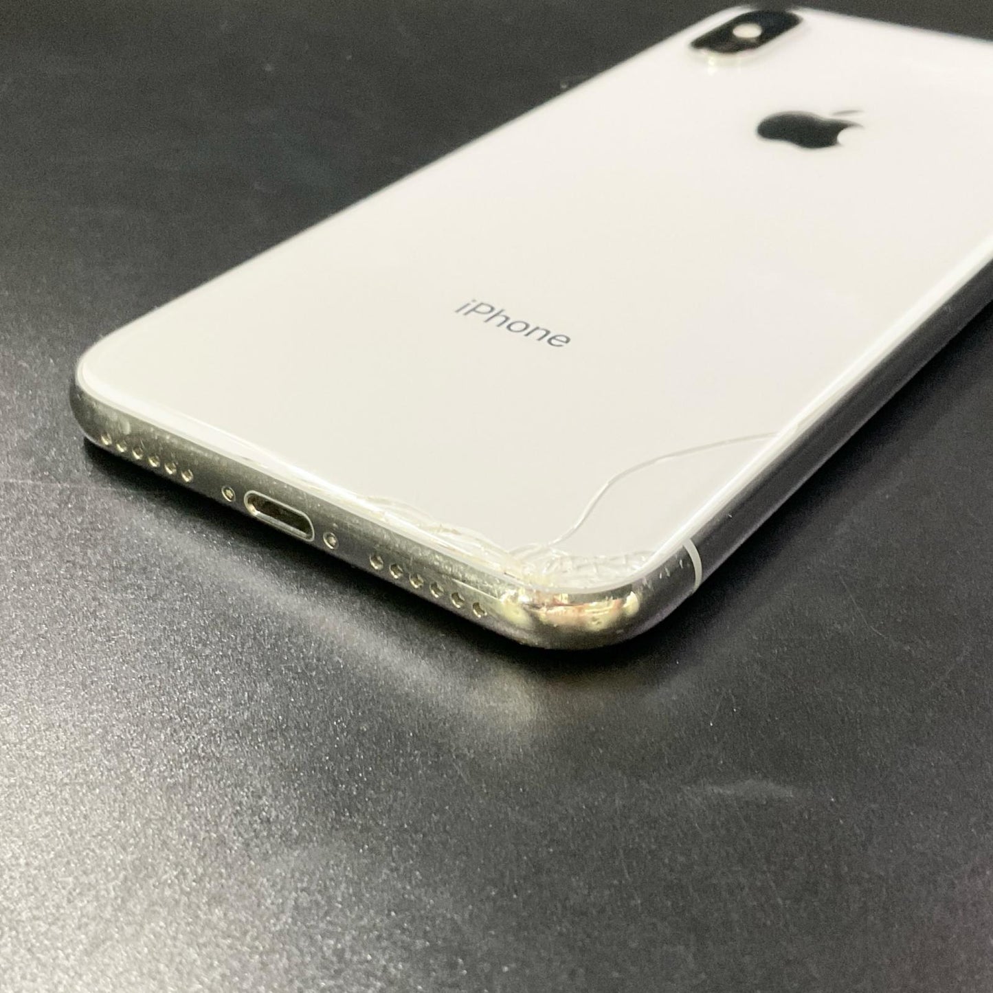 【全額返金保証】【最速発送】Apple iPhone iPhone X 64GB シルバー docomo 白ロム 動作確認済 78%
