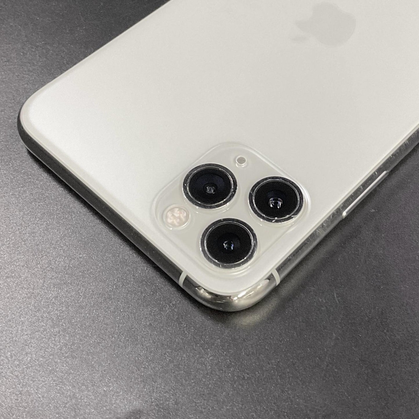【全額返金保証】【最速発送】Apple iPhone 11 Pro Max 256GB スペースグレイ KDDI 白ロム 動作確認済 84%