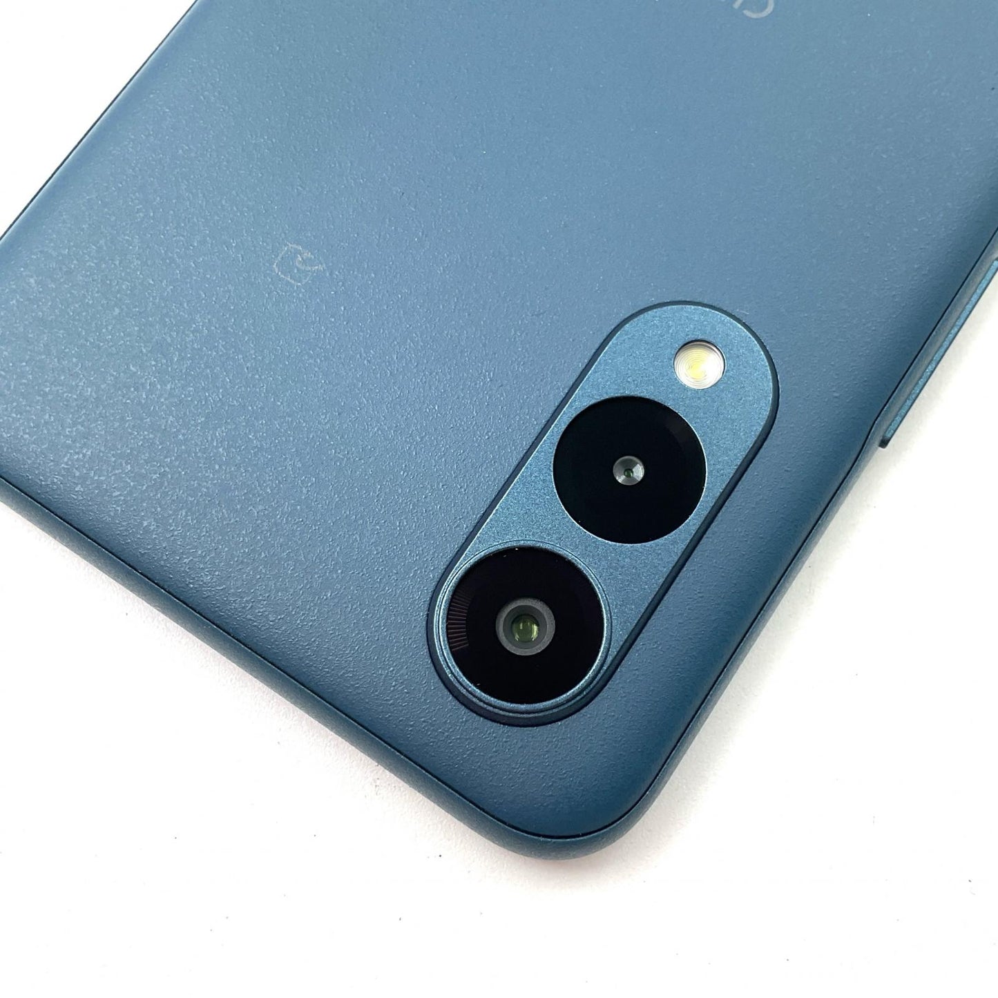 【全額返金保証】【最速発送】富士通 arrows We2 64GB ネイビーグリーン docomo F-52E 白ロム 超美品 動作確認済