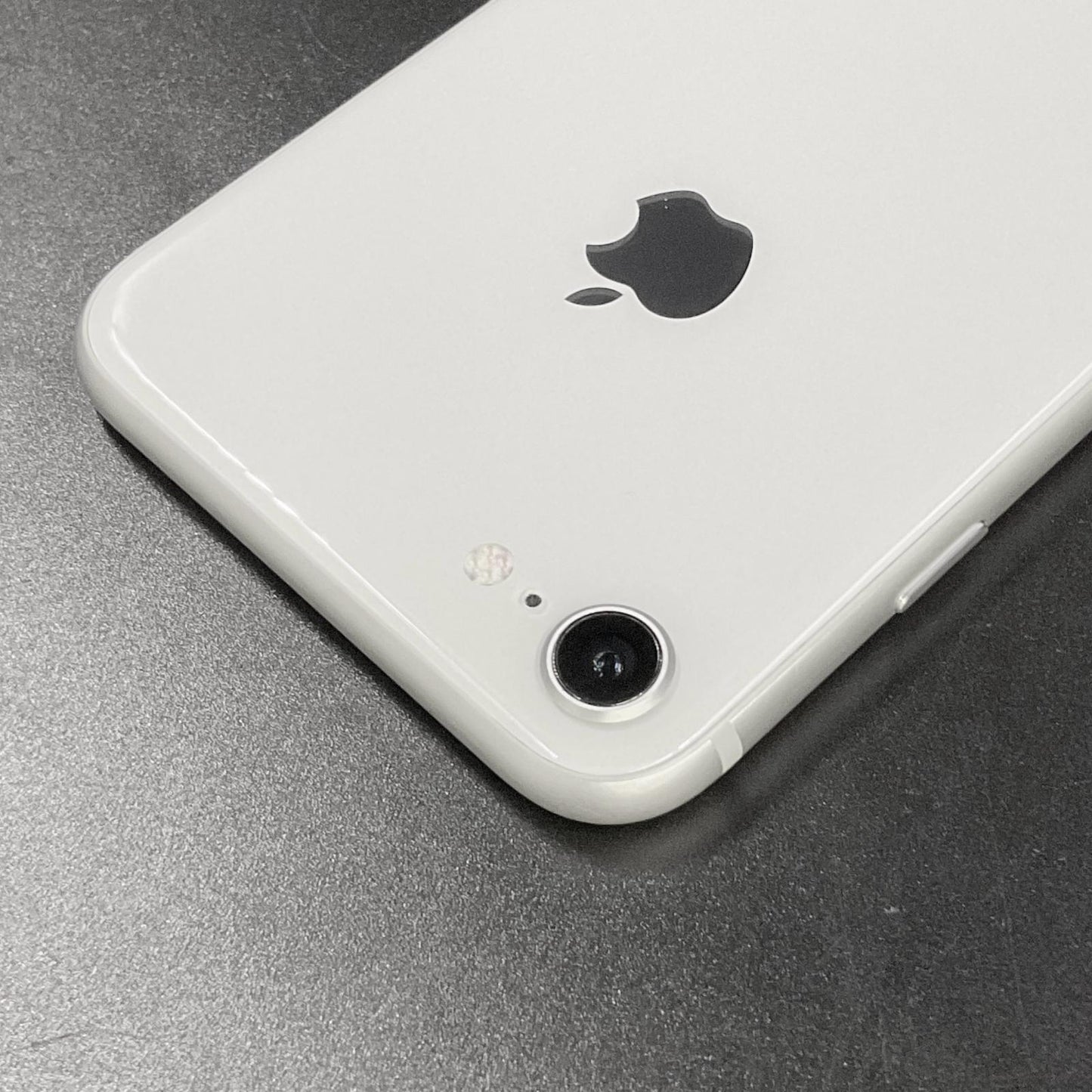 【全額返金保証】【最速発送】Apple iPhone iPhone 8 64GB シルバー Softbank 白ロム 動作確認済 73%