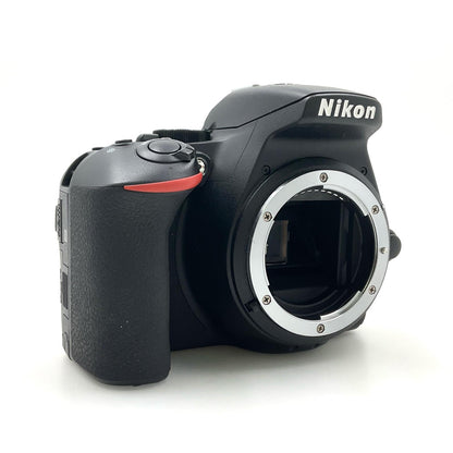 【全額返金保証】【最速発送】Nikon デジタル一眼 D5600 18-55 VR レンズキット ブラック 超美品 動作確認済