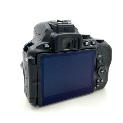【全額返金保証】【最速発送】Nikon デジタル一眼 D5600 18-55 VR レンズキット ブラック 超美品 動作確認済