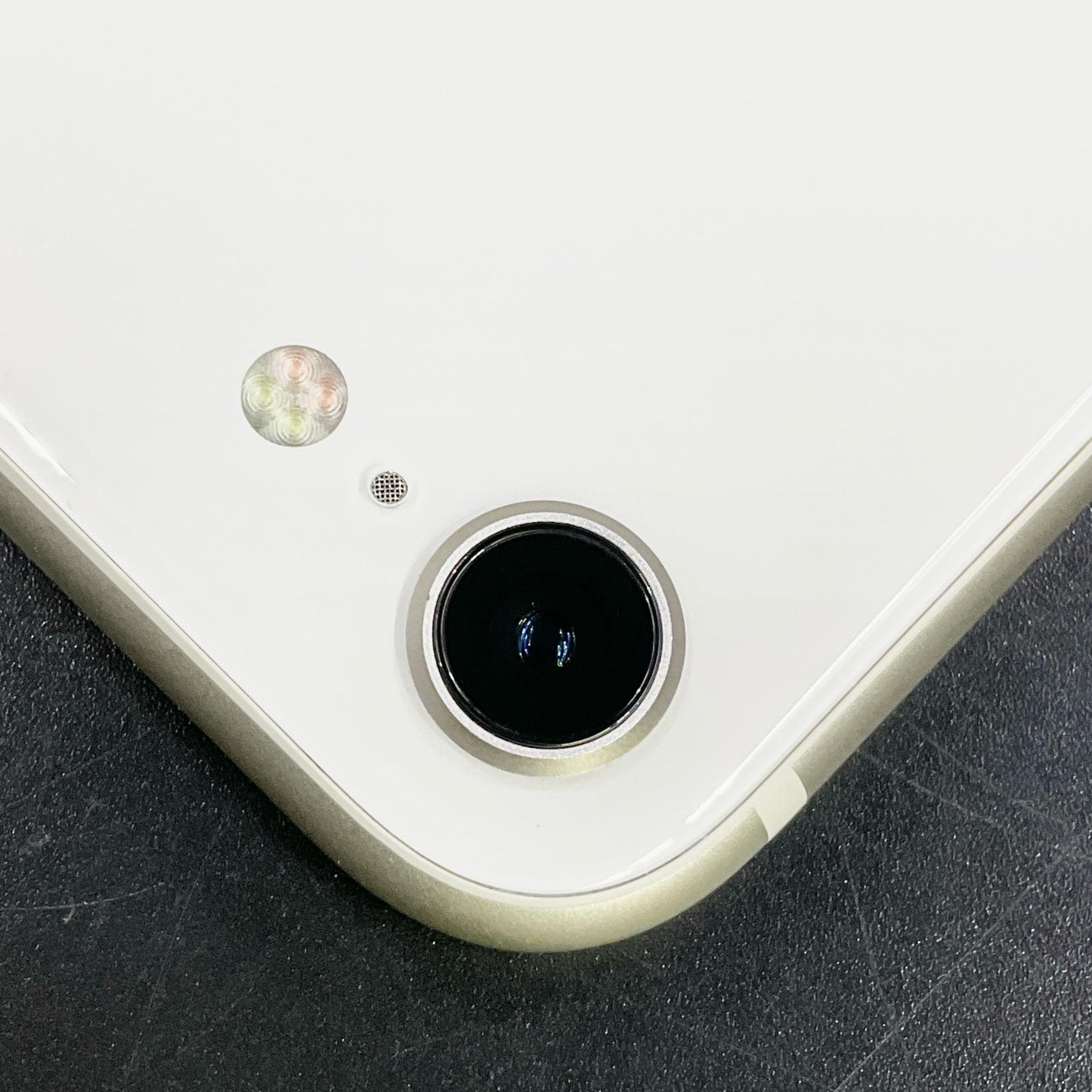 【全額返金保証】【最速発送】Apple iPhone iPhone SE（第3世代） 64GB スターライト Softbank 白ロム 動作確認済 84%
