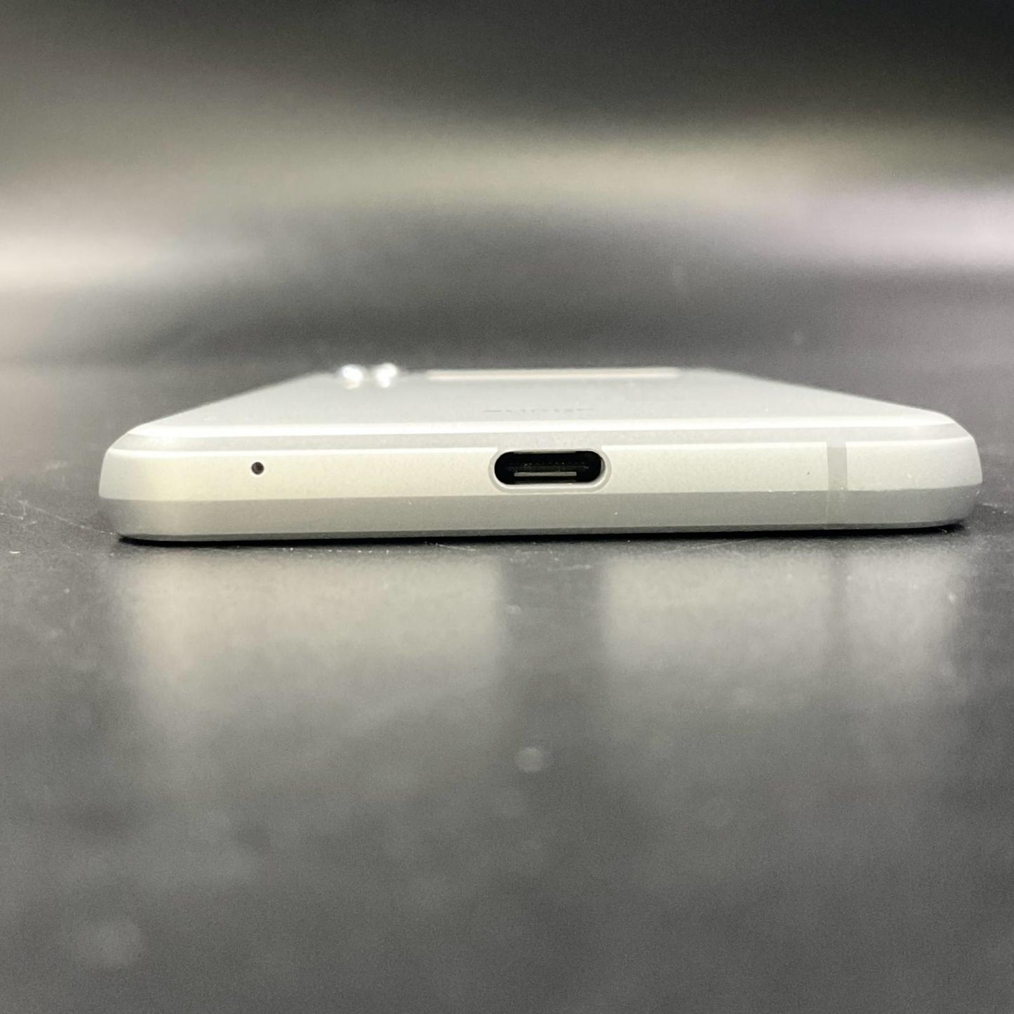 【全額返金保証】【最速発送】SHARP AQUOS sence3 basic 32GB シルバー au SHV48 白ロム 動作確認済