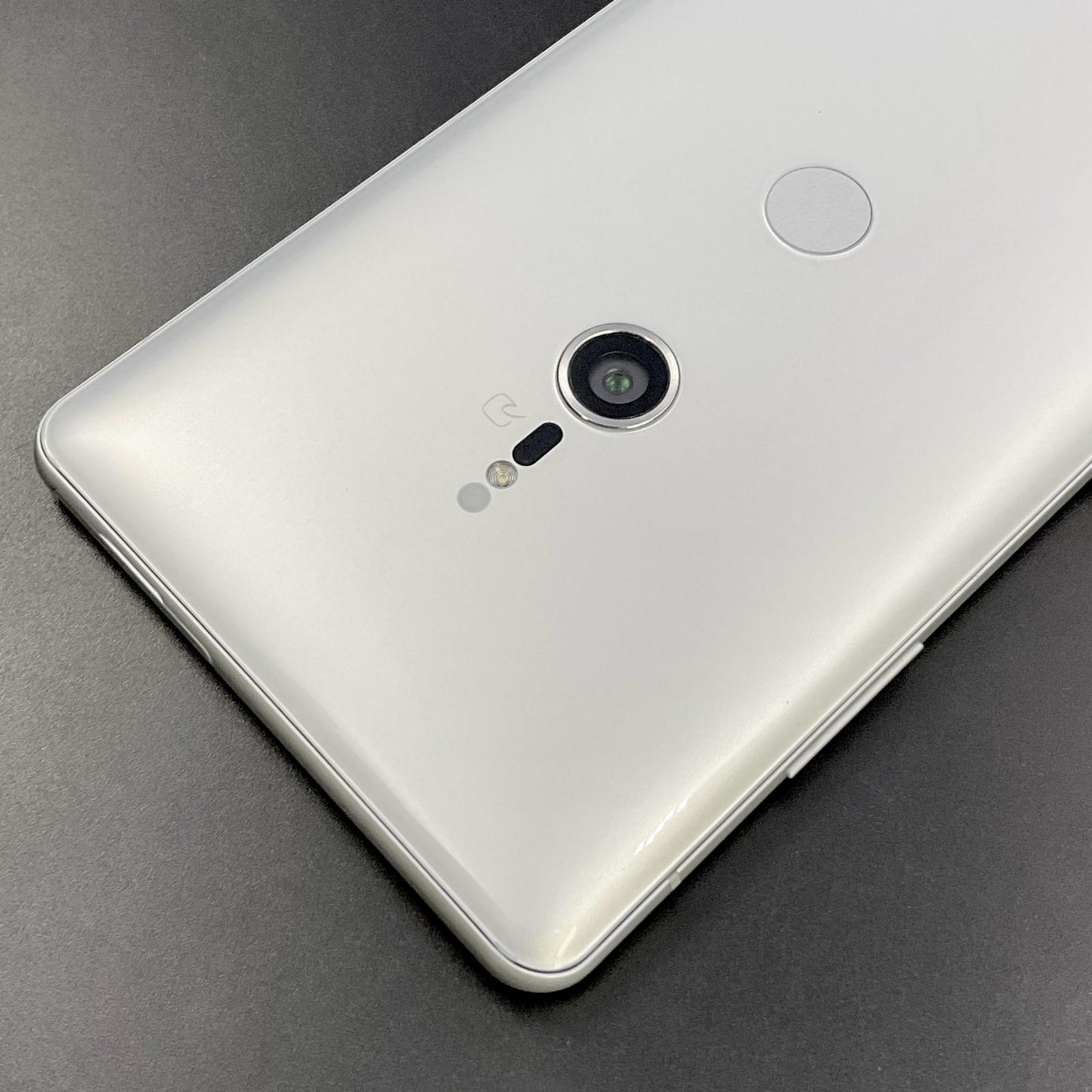 【最速発送】Sony Xperia XZ3 64GB ブラック au SOV39 白ロム【難有】