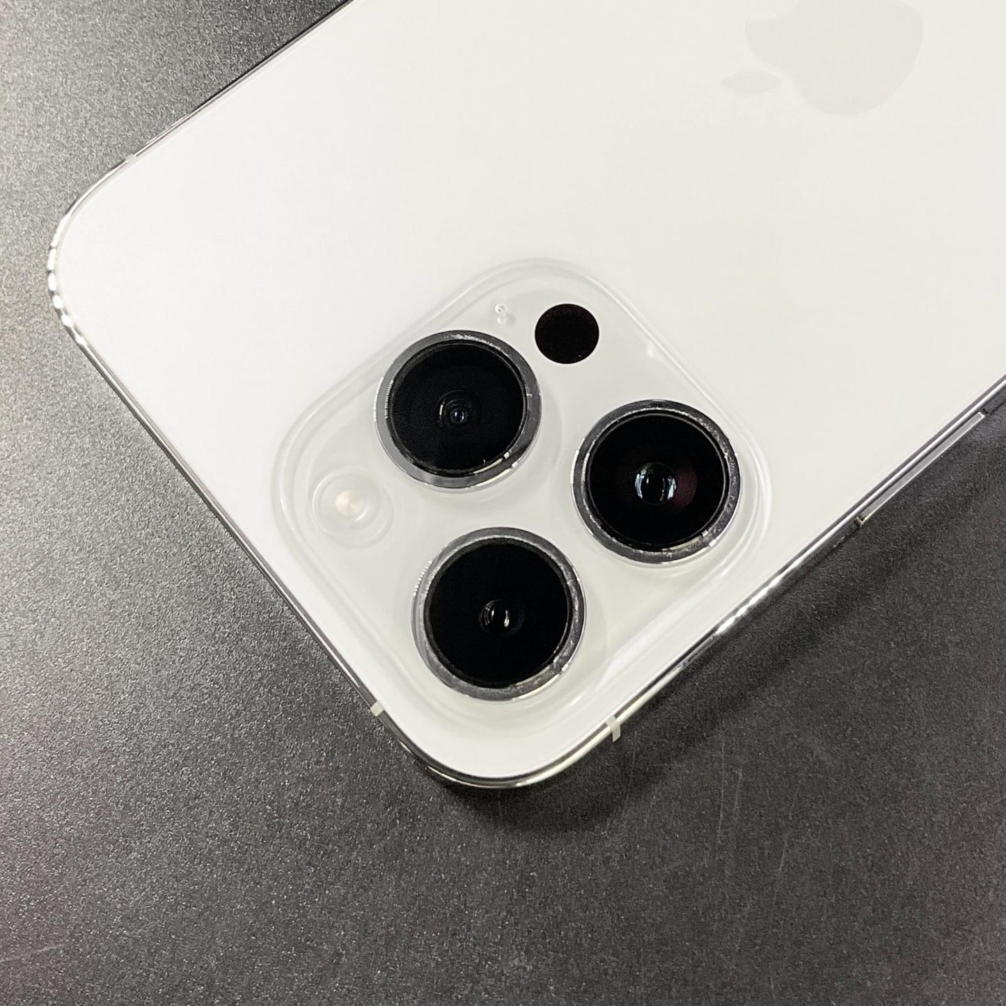 【全額返金保証】【最速発送】Apple iPhone iPhone 14 Pro Max 1TB シルバー au 白ロム 動作確認済 89%