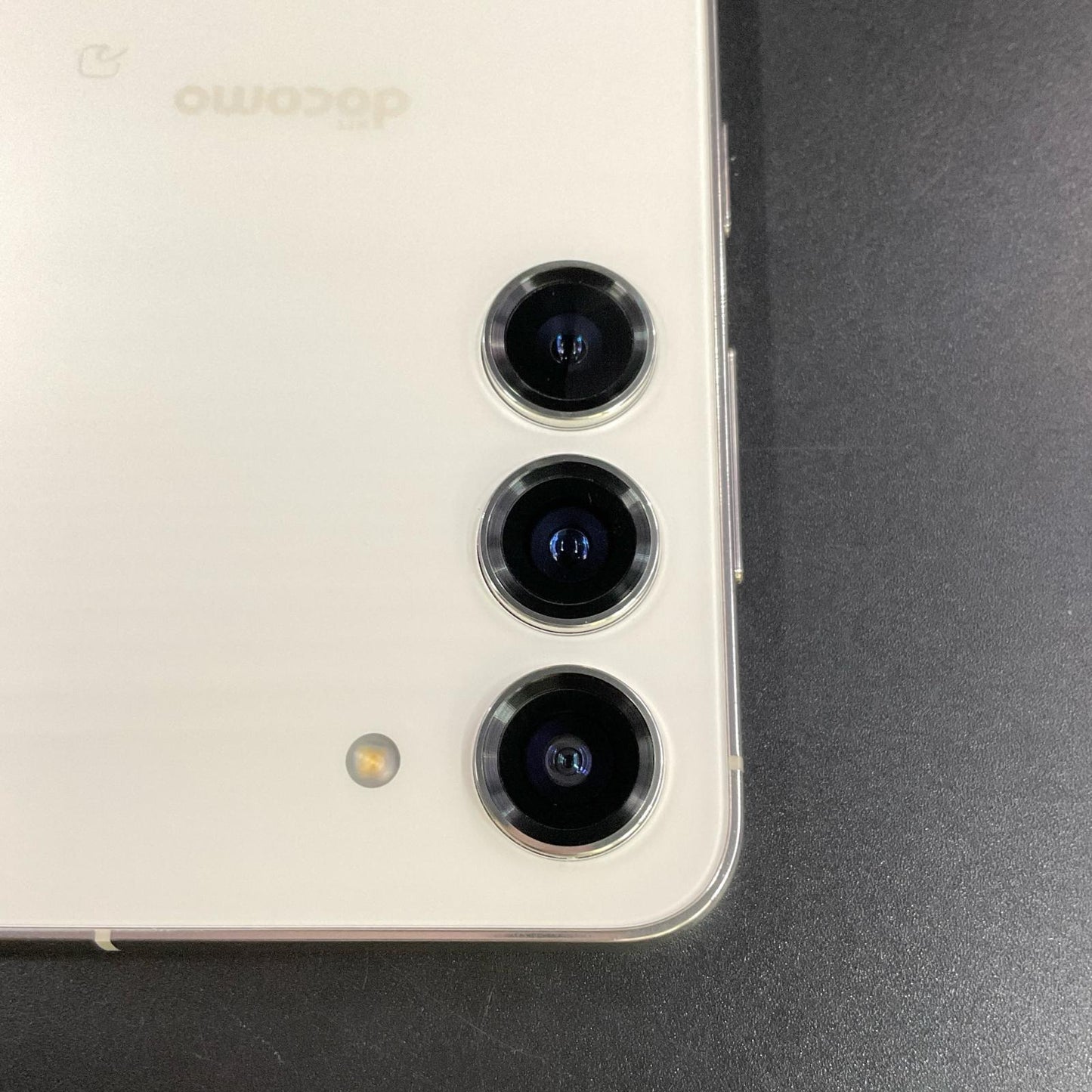 【全額返金保証】【最速発送】SAMSUNG Galaxy S23 256GB クリーム docomo SC-51D 美品 動作確認済