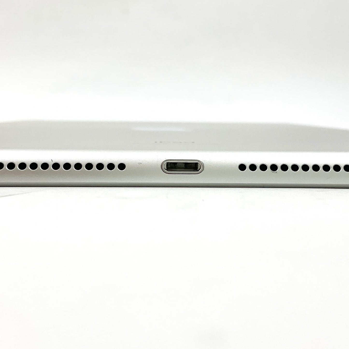 【最速発送】Apple iPad iPad 10.2インチ 第9世代 256GB シルバー Wi-Fi【難有】