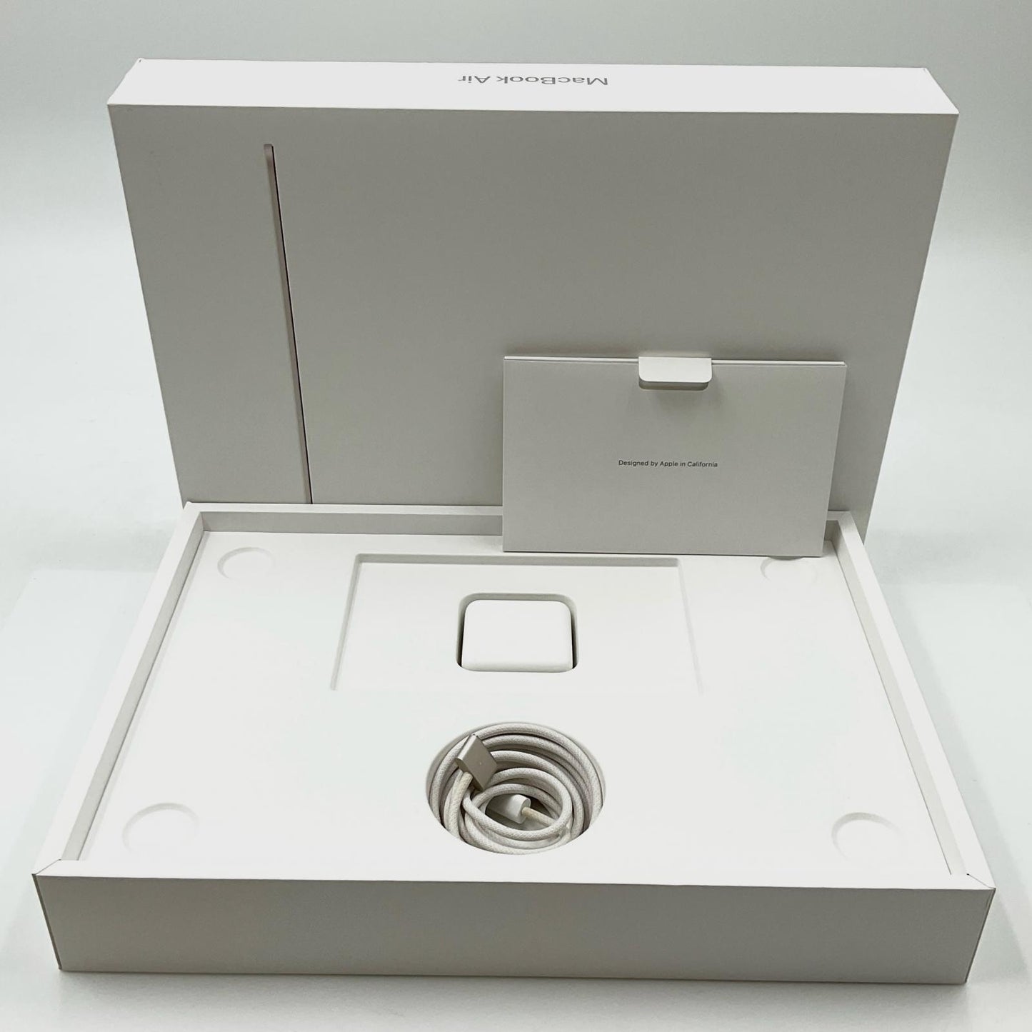 【全額返金保証】【最速発送】Apple MacBook Air 13.6インチ 2024 Apple M3 16GB SSD 512GB スターライト 98.8% 美品 動作確認済