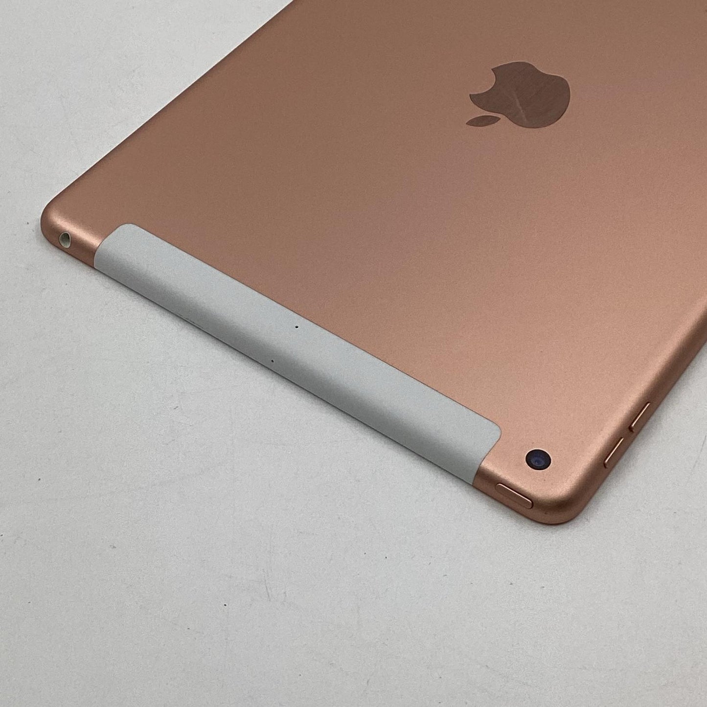 【全額返金保証】【最速発送】Apple iPad iPad 10.2インチ 第8世代 32GB ゴールド WiFi+Cellular Softbank 白ロム 動作確認済