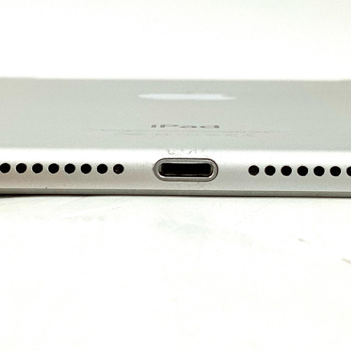 【全額返金保証】【最速発送】Apple iPad Air 9.7インチ 第2世代 64GB シルバー WiFi+Cellular au 白ロム 動作確認済