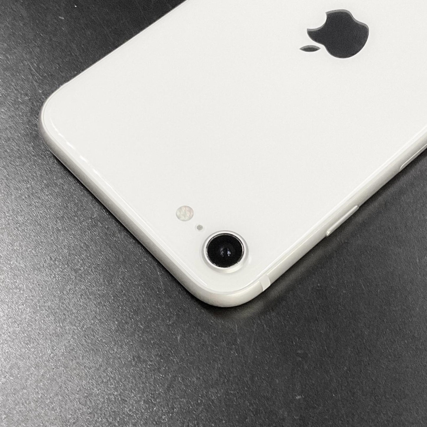 【全額返金保証】【最速発送】Apple iPhone iPhone SE（第3世代） 128GB スターライト Softbank SIMフリー 動作確認済 77%