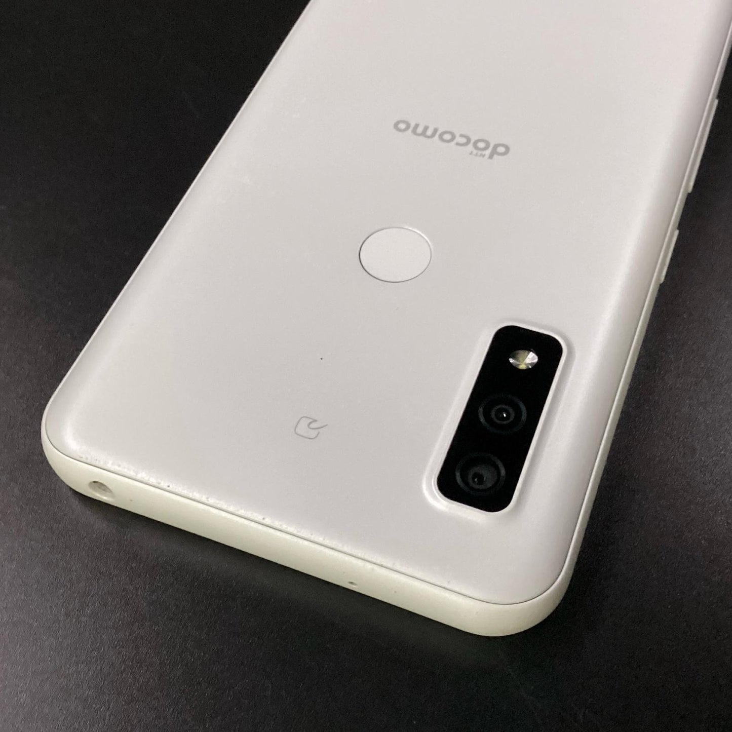 【全額返金保証】【最速発送】富士通 arrows We 64GB ホワイト docomo F-51B 白ロム 動作確認済