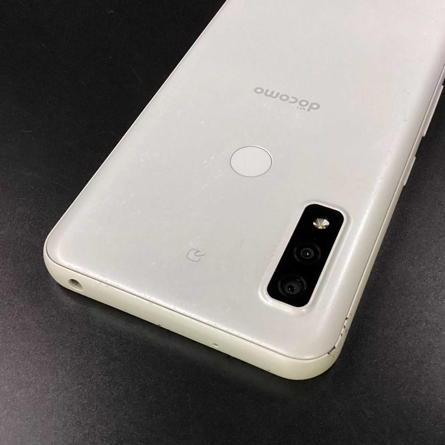 【全額返金保証】【最速発送】富士通 arrows We 64GB ホワイト docomo F-51B 白ロム 動作確認済