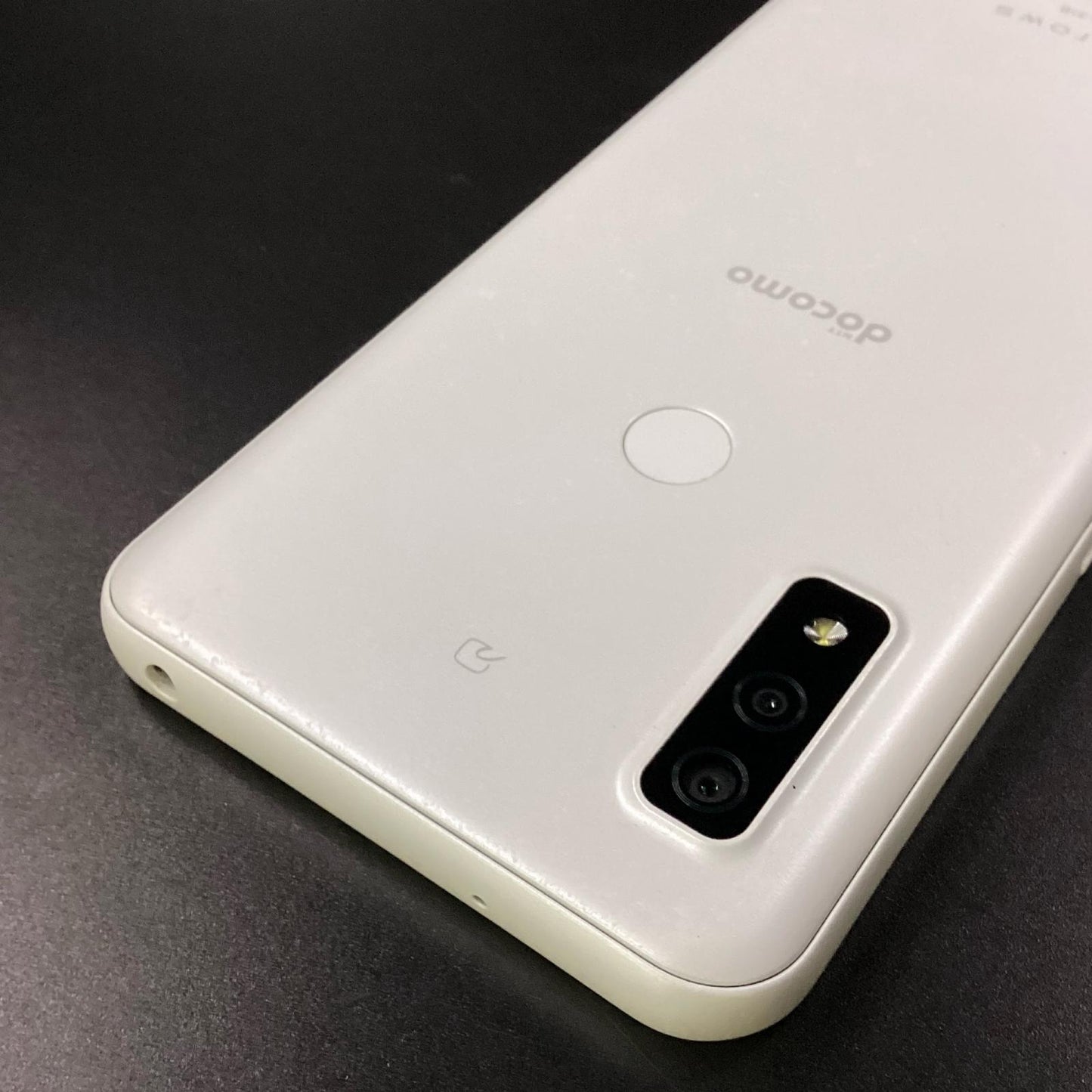 【全額返金保証】【最速発送】富士通 arrows We 64GB ホワイト docomo F-51B 白ロム 動作確認済