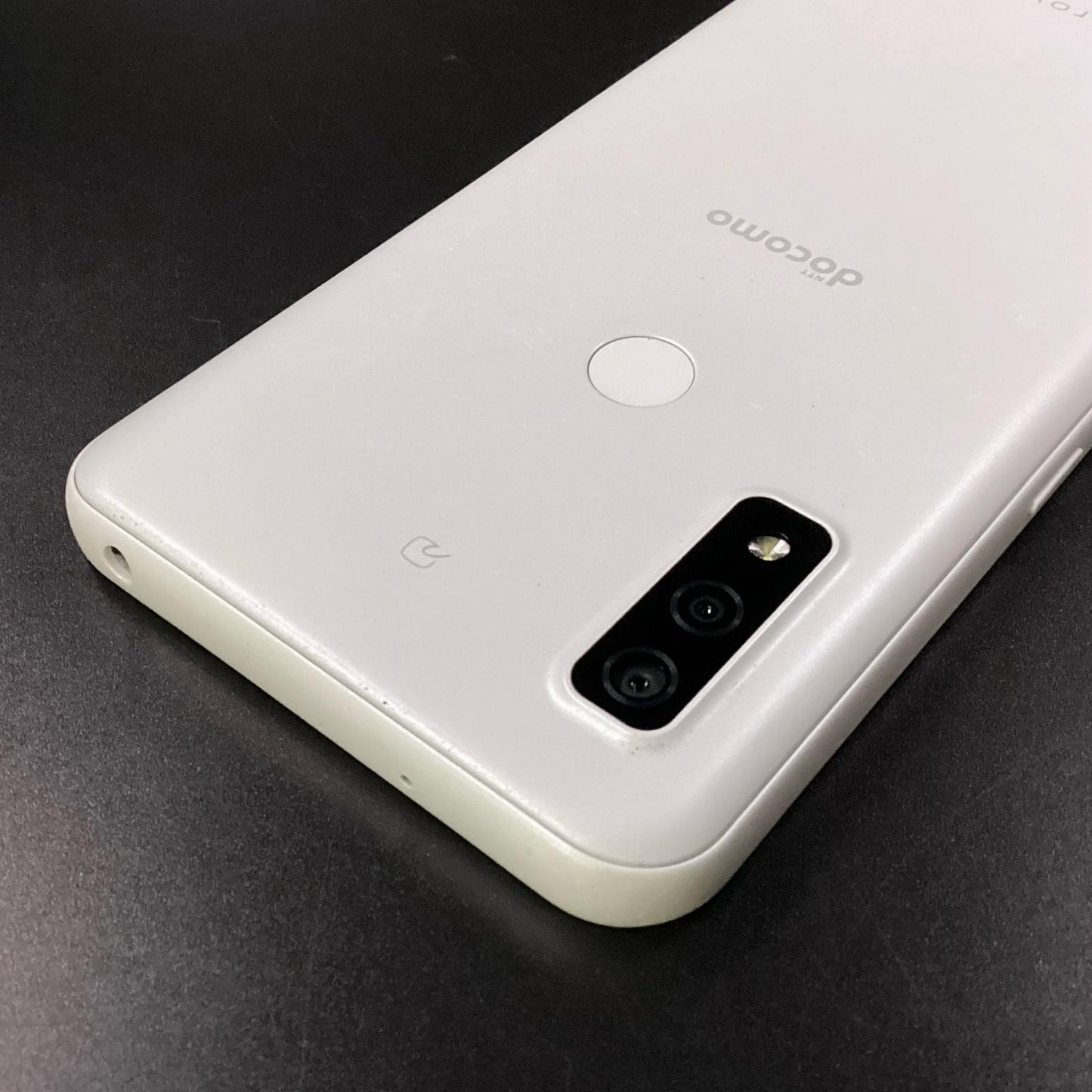 【全額返金保証】【最速発送】富士通 arrows We 64GB ホワイト docomo F-51B 白ロム 動作確認済