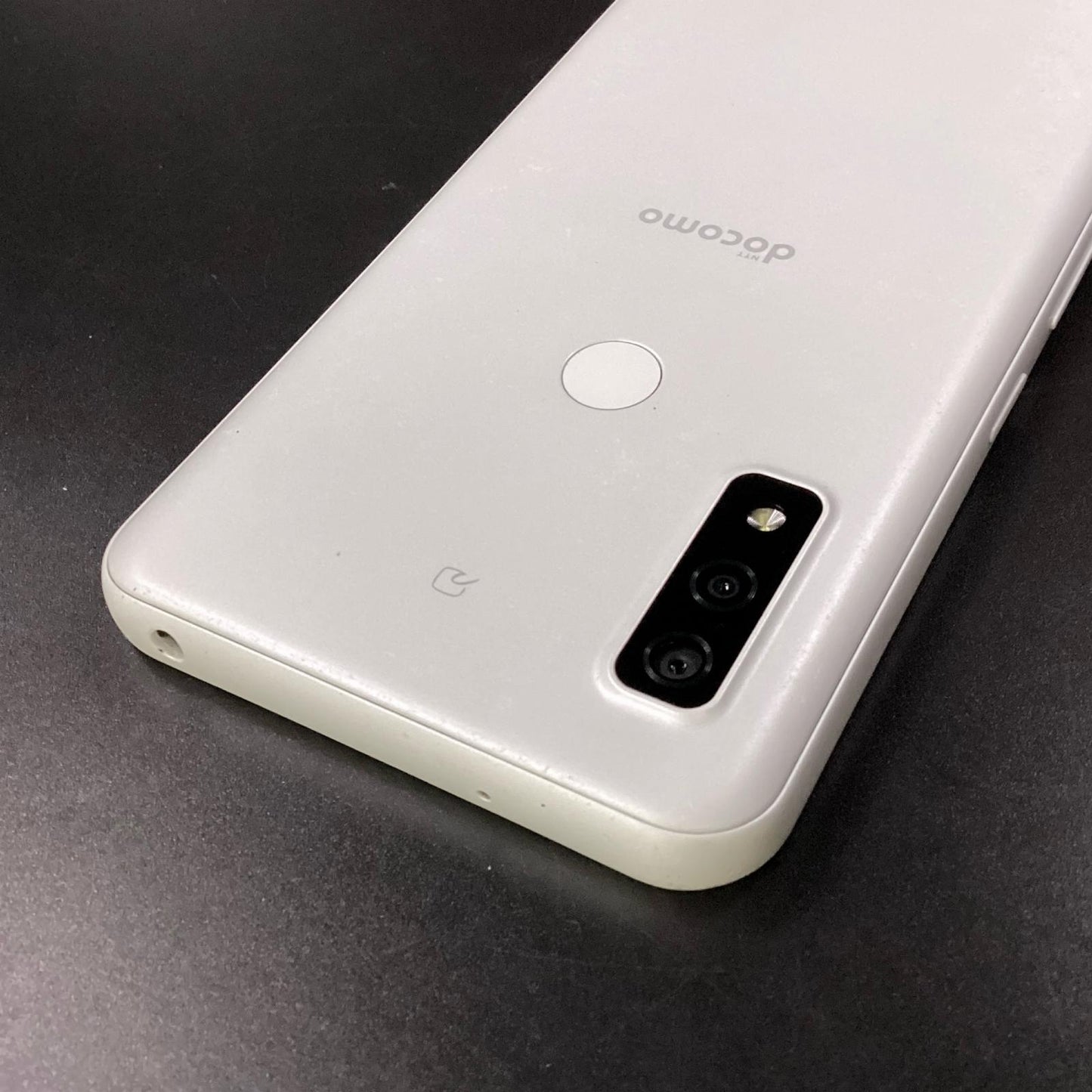 【全額返金保証】【最速発送】富士通 arrows We 64GB ホワイト docomo F-51B 白ロム 動作確認済