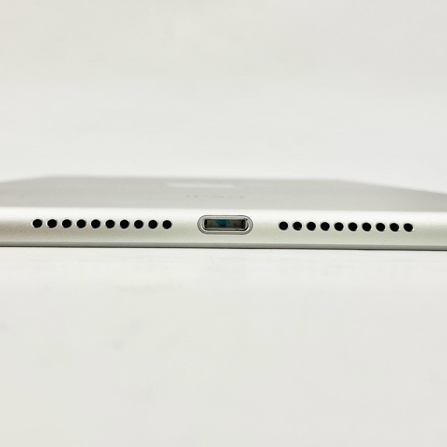 【全額返金保証】【最速発送】Apple iPad mini 7.9インチ 第4世代 128GB シルバー WiFi+Cellular docomo 白ロム 動作確認済