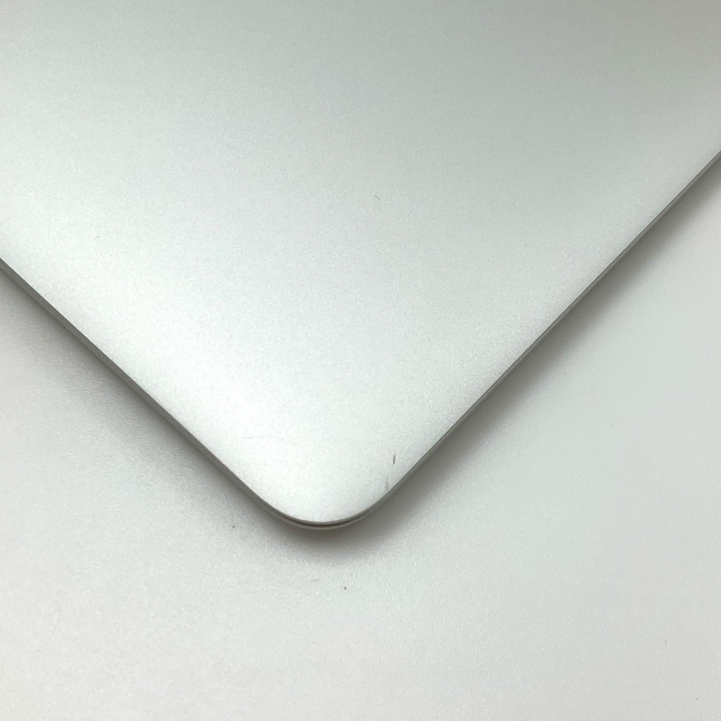 【全額返金保証】【最速発送】Apple MacBook Air 13.3インチ 2017 1.8 GHz Intel Core i5 8GB SSD 256GB シルバー 96.1% 動作確認済