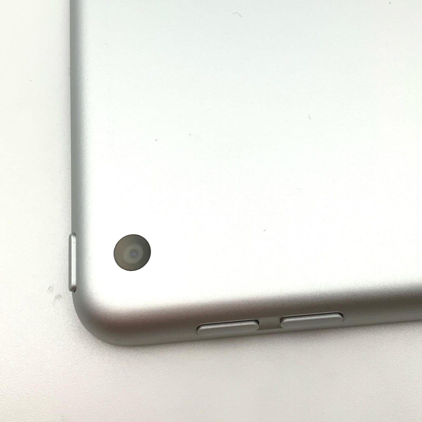 【全額返金保証】【最速発送】Apple iPad iPad 10.2インチ 第9世代 64GB シルバー Wi-Fi 美品 動作確認済