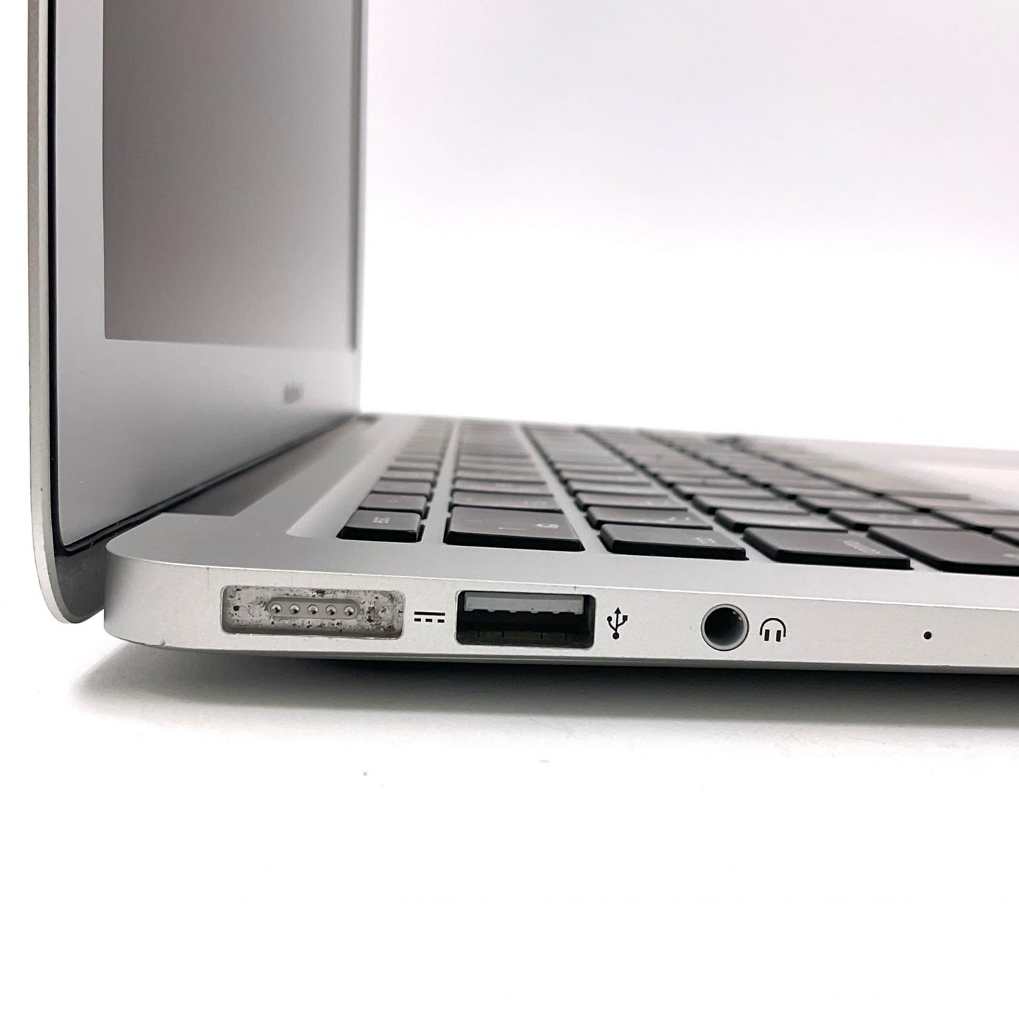 【全額返金保証】【最速発送】Apple MacBook Air 13.3インチ 2017 1.8 GHz intel Core i5 8GB SSD 128GB シルバー 95.3% 動作確認済