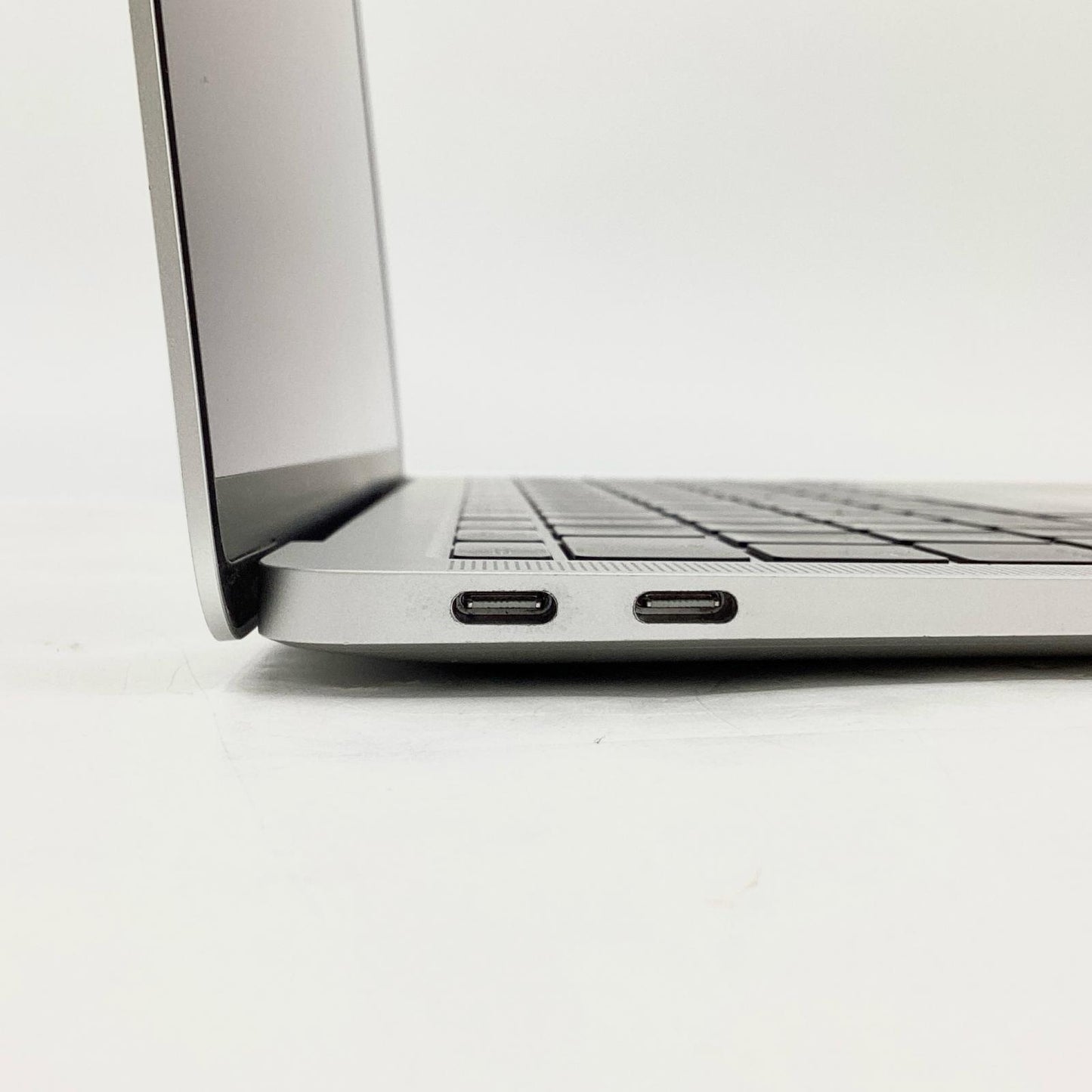 【最速発送】Apple MacBook Air 13.3インチ 2018 デュアルコア intel core i5 8GB SSD 128GB シルバー 78.7%【難有】