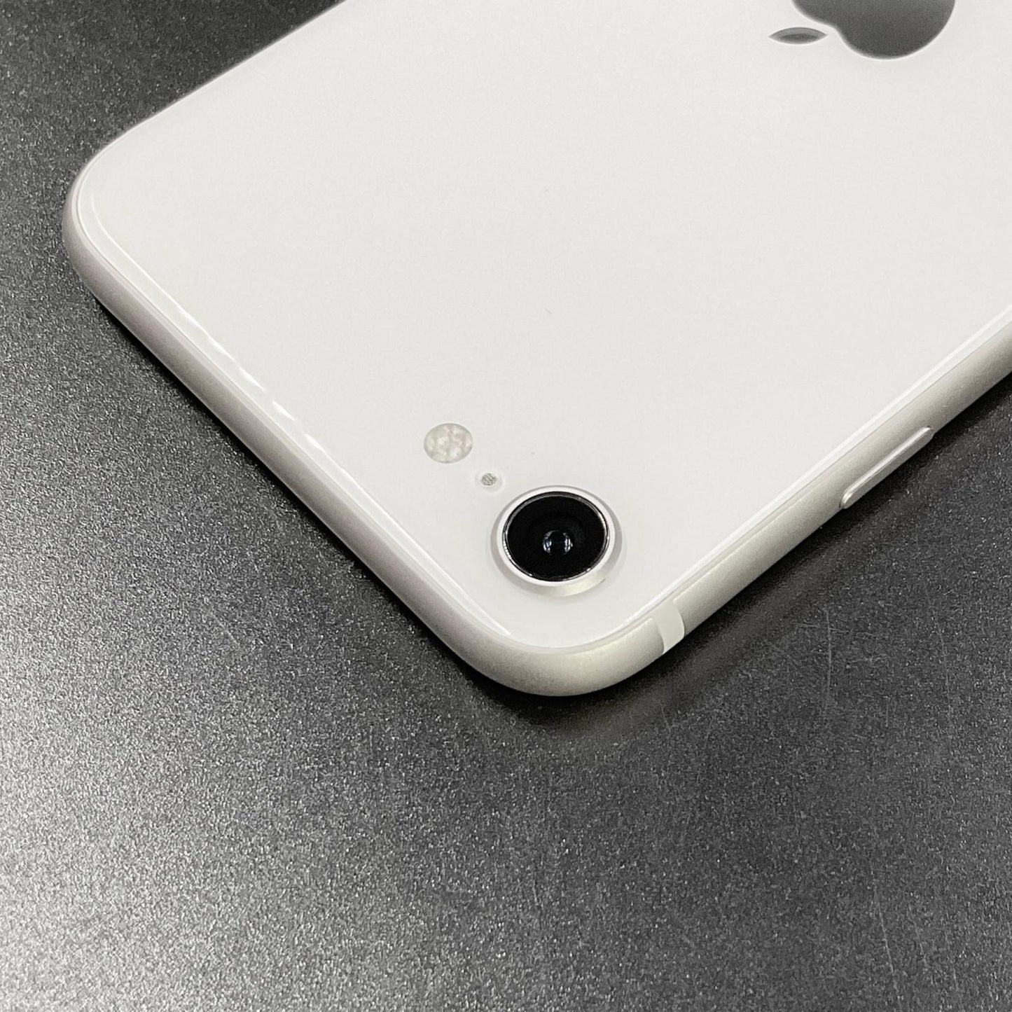 【全額返金保証】【最速発送】Apple iPhone iPhone SE（第3世代） 64GB スターライト Softbank 白ロム 美品 動作確認済 86%