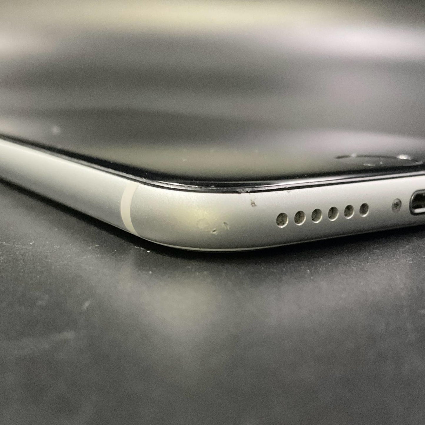 【全額返金保証】【最速発送】Apple iPhone iPhone SE（第2世代） 128GB ホワイト Softbank SIMフリー 白ロム 動作確認済 80%