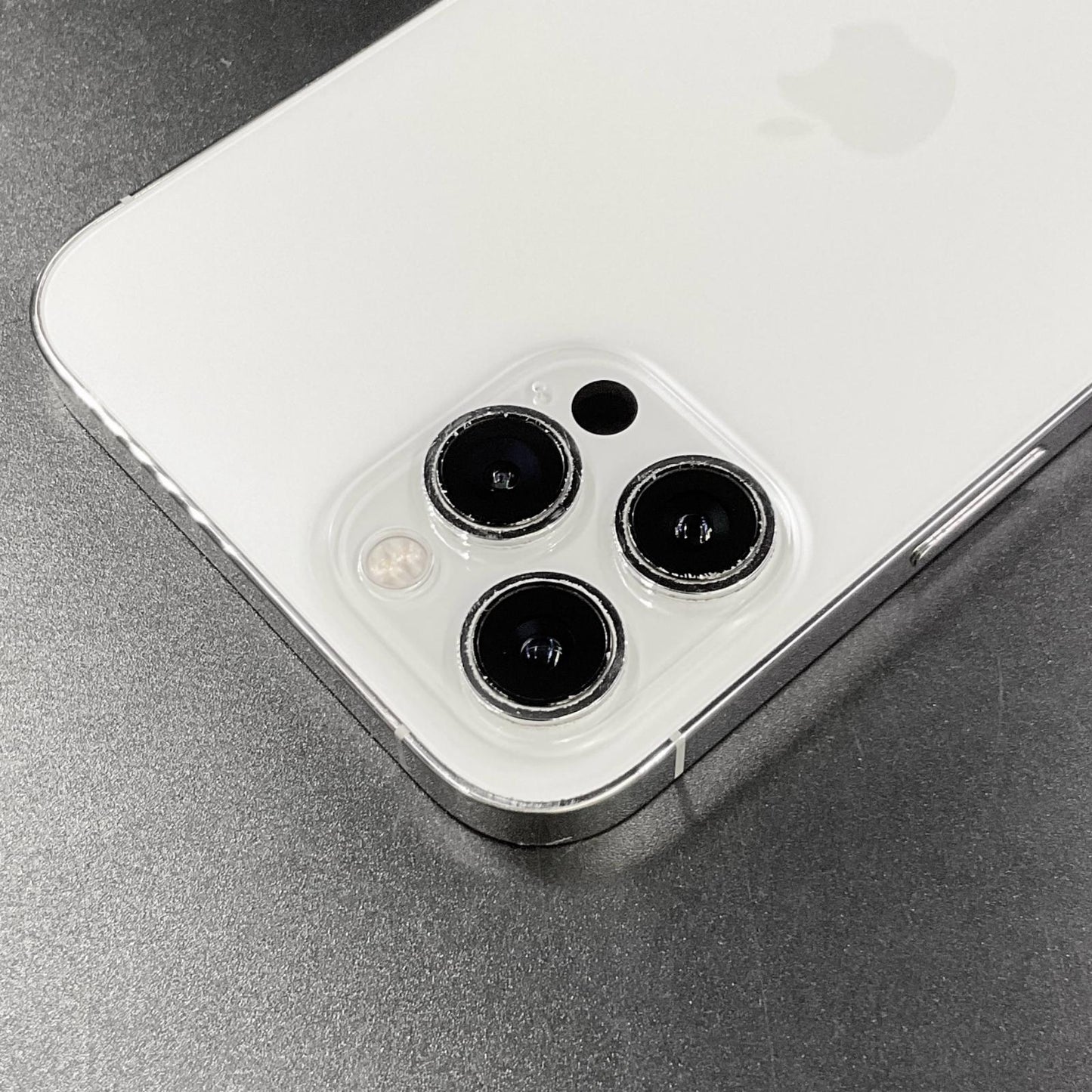 【全額返金保証】【最速発送】Apple iPhone iPhone 12 Pro Max 256GB シルバー KDDI 白ロム 動作確認済 75%