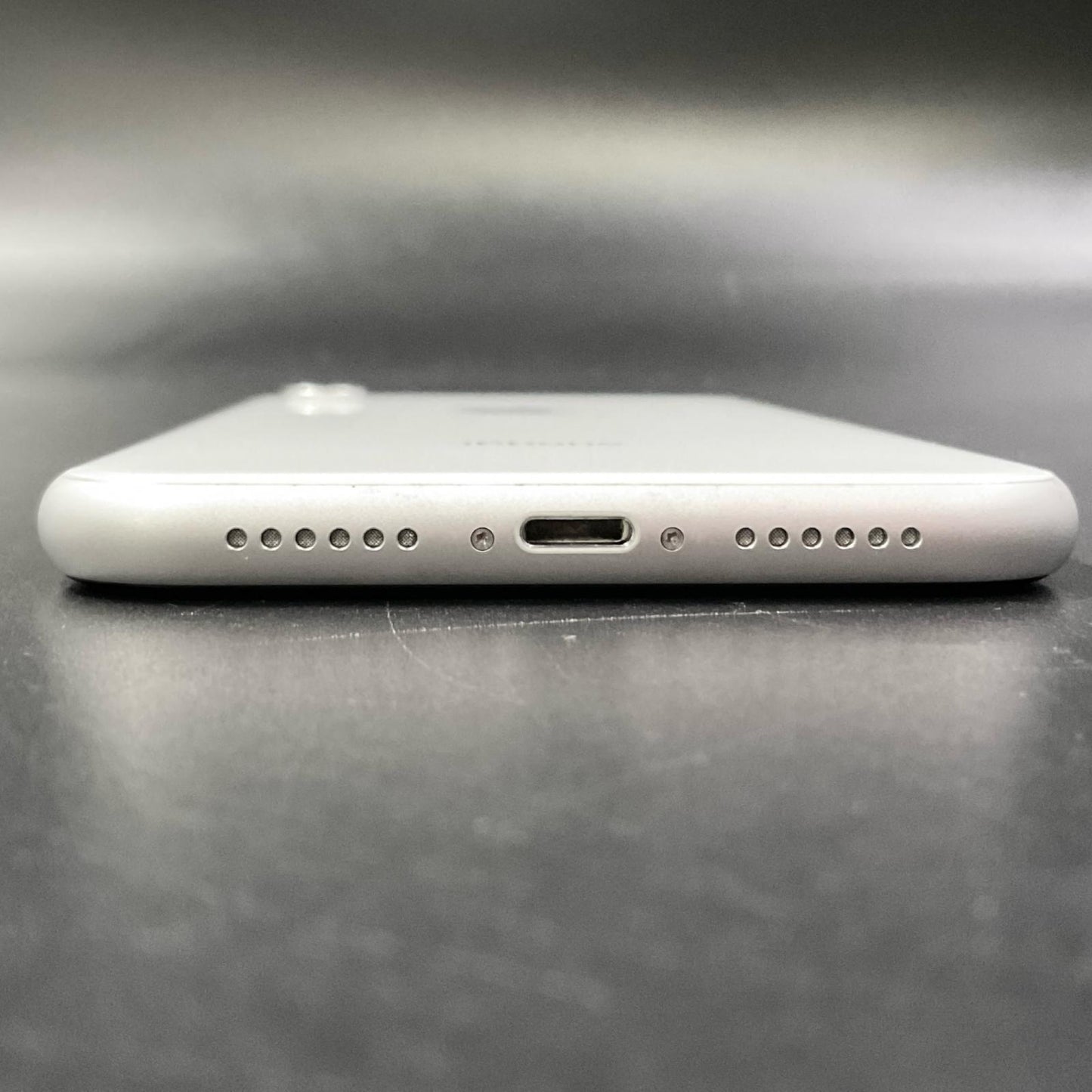 【全額返金保証】【最速発送】Apple iPhone iPhone XR 64GB ホワイト docomo 白ロム 動作確認済 77%