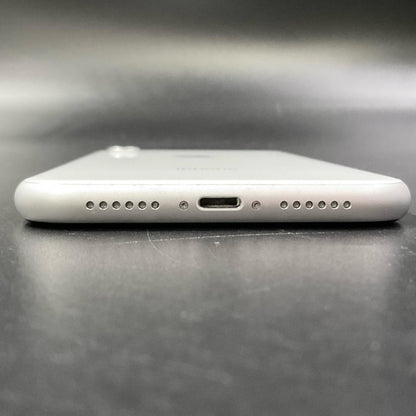 【全額返金保証】【最速発送】Apple iPhone iPhone XR 64GB ホワイト docomo 白ロム 動作確認済 77%