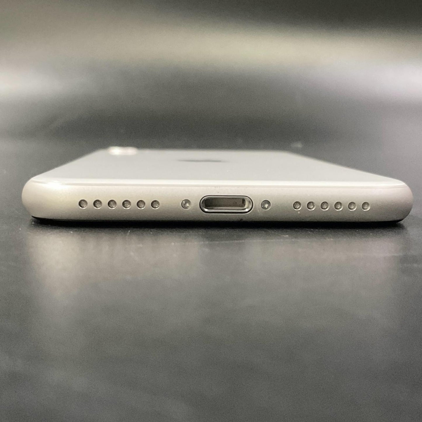 【全額返金保証】【最速発送】Apple iPhone iPhone SE（第3世代） 64GB au 白ロム 美品 動作確認済 86%