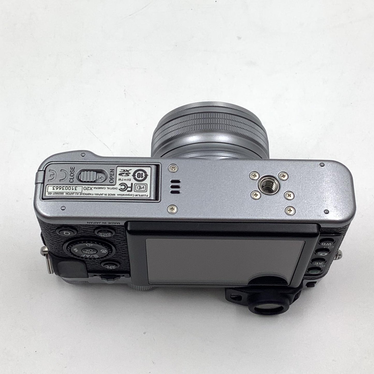 【全額返金保証】【最速発送】FUJIFILM コンパクトデジタルカメラ X20 シルバー 動作確認済
