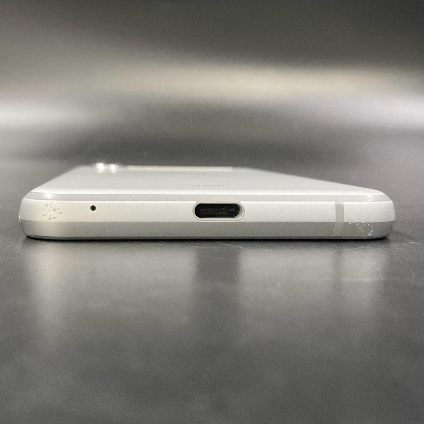 【最速発送】SHARP AQUOS sense3 basic 32GB au SHV48【難有】