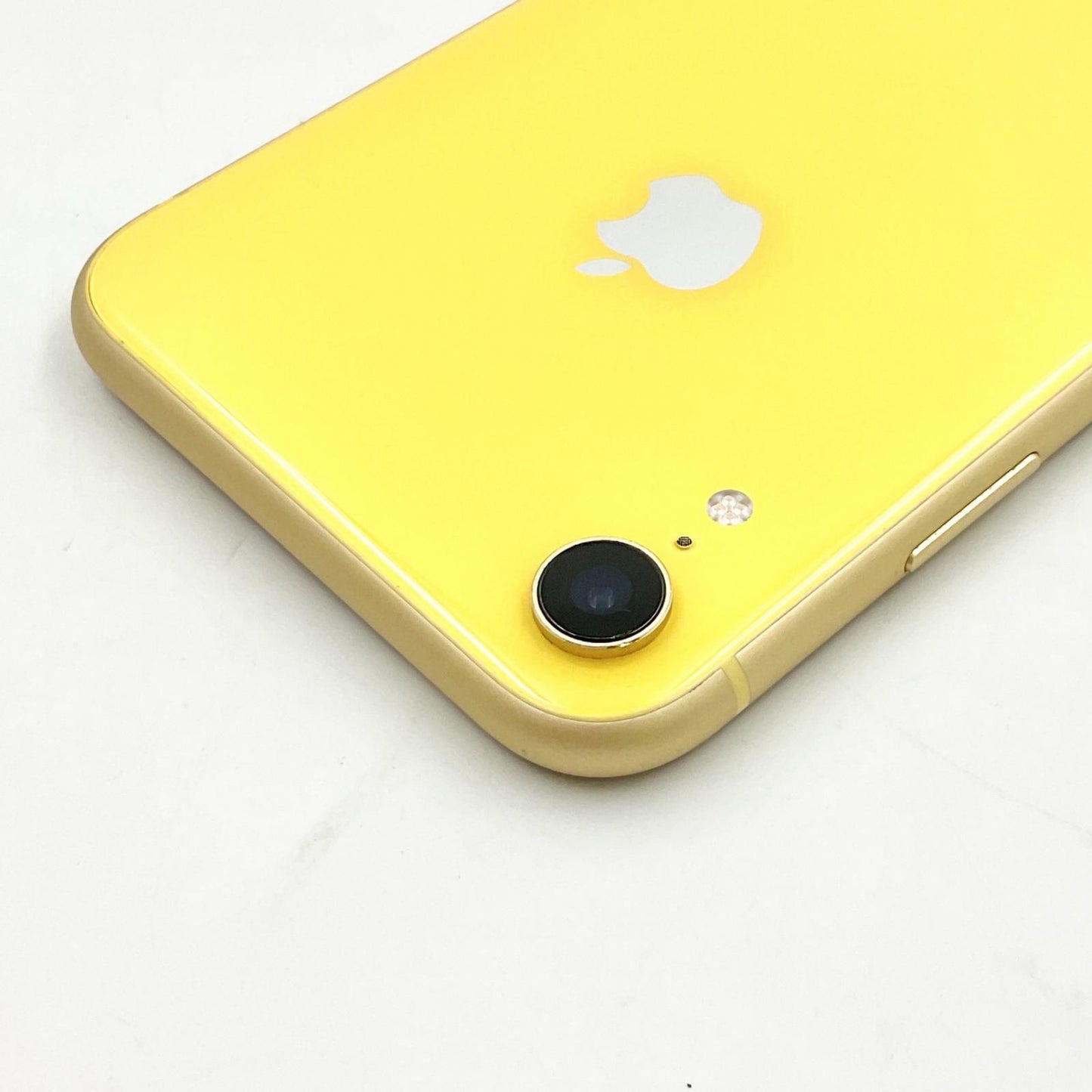 【全額返金保証】【最速発送】Apple iPhone iPhone XR 64GB イエロー au 白ロム 動作確認済 82%