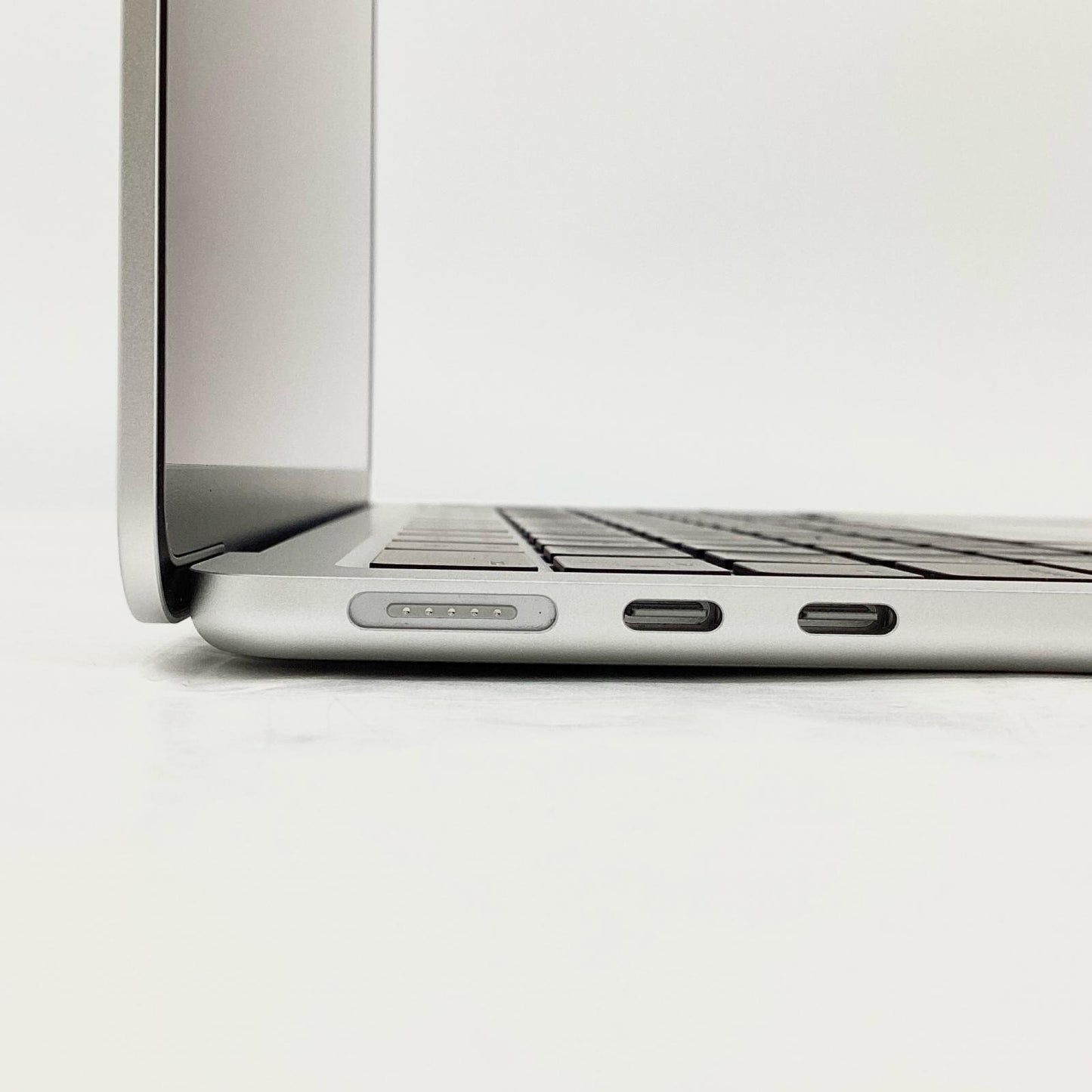 【全額返金保証】【最速発送】Apple MacBook Air 13インチ 2024 Apple M3 16GB SSD 256GB シルバー 100% 美品 動作確認済